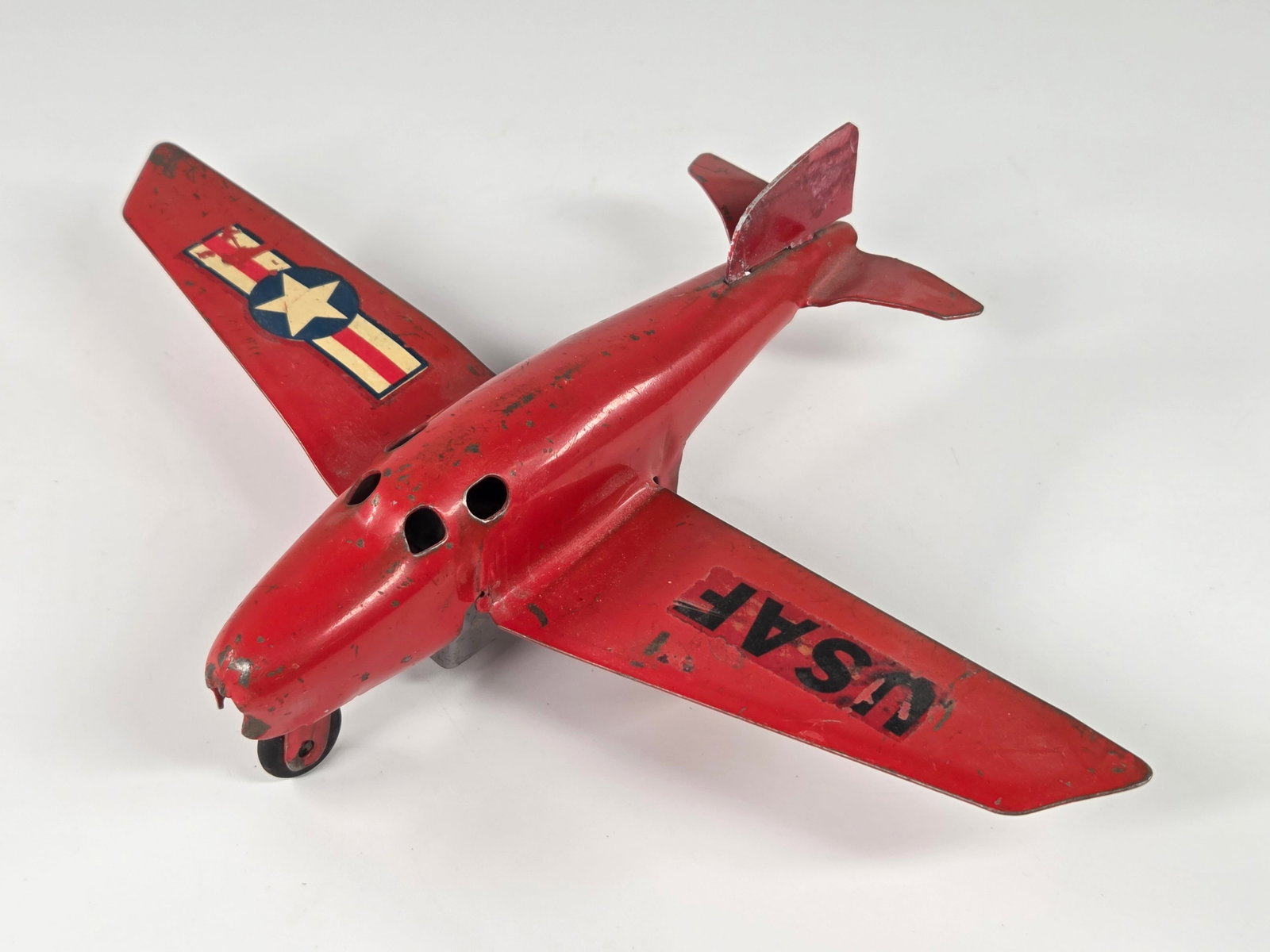WYANDOTTE PRESSED STEEL FRICTION MOTOR AIRPLANE: REMAINS IN GOOD CONDITION, SHOWING SOME TYPICAL WEAR. REPLACED REAR WING. FRICTION MOTOR WORKS.