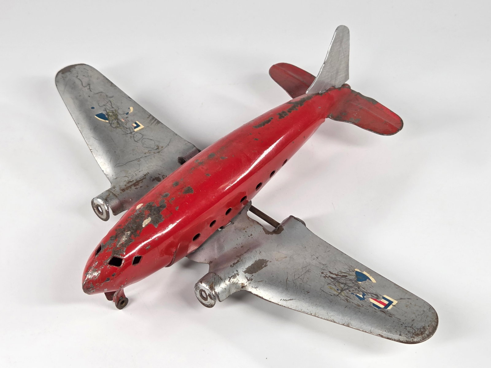MARX WYANDOTTE PRESSED STEEL AIRPLANE: REMAINS IN FAIR TO GOOD CONDITION, SHOWING SOME TYPICAL WEAR. MISSING FRONT WHEEL & BOTH PROPELLERS
