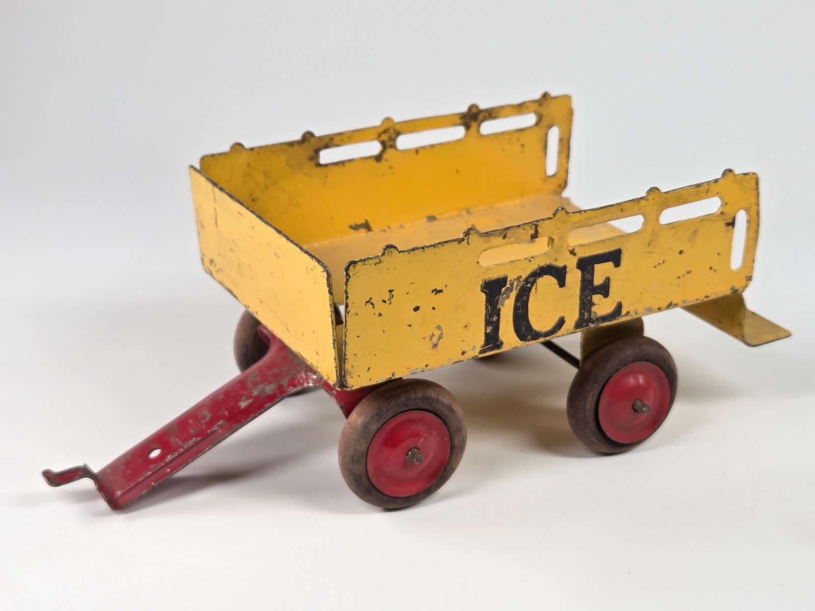 MARX PRESSED STEEL ICE WAGON (1 of 5)