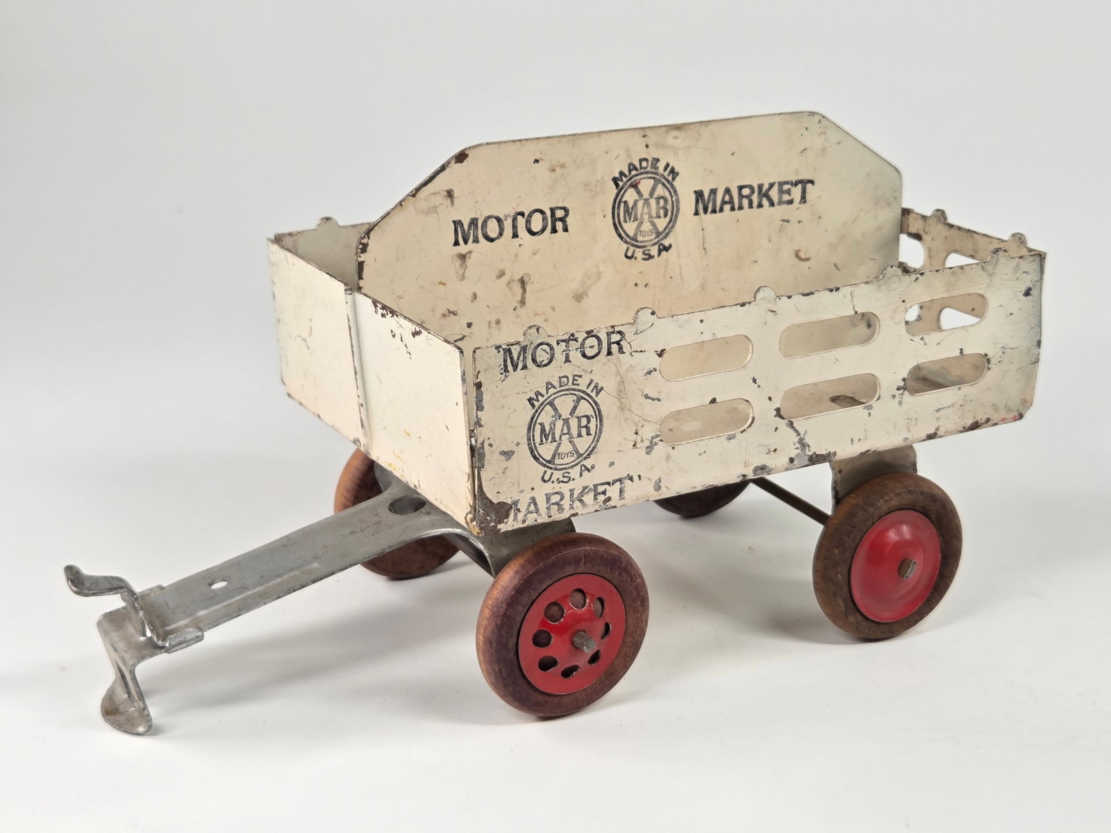 MARX PRESSED STEEL MOTOR MARKET WAGON: REMAINS IN FAIR TO GOOD CONDITION, SHOWING SOME TYPICAL WEAR.