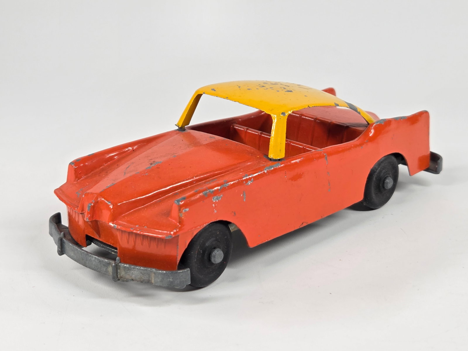 PAINT CAST METAL CAR W/ REMOVABLE ROOF: REMAINS IN GOOD CONDITION, SHOWING SOME PAINT WEAR.