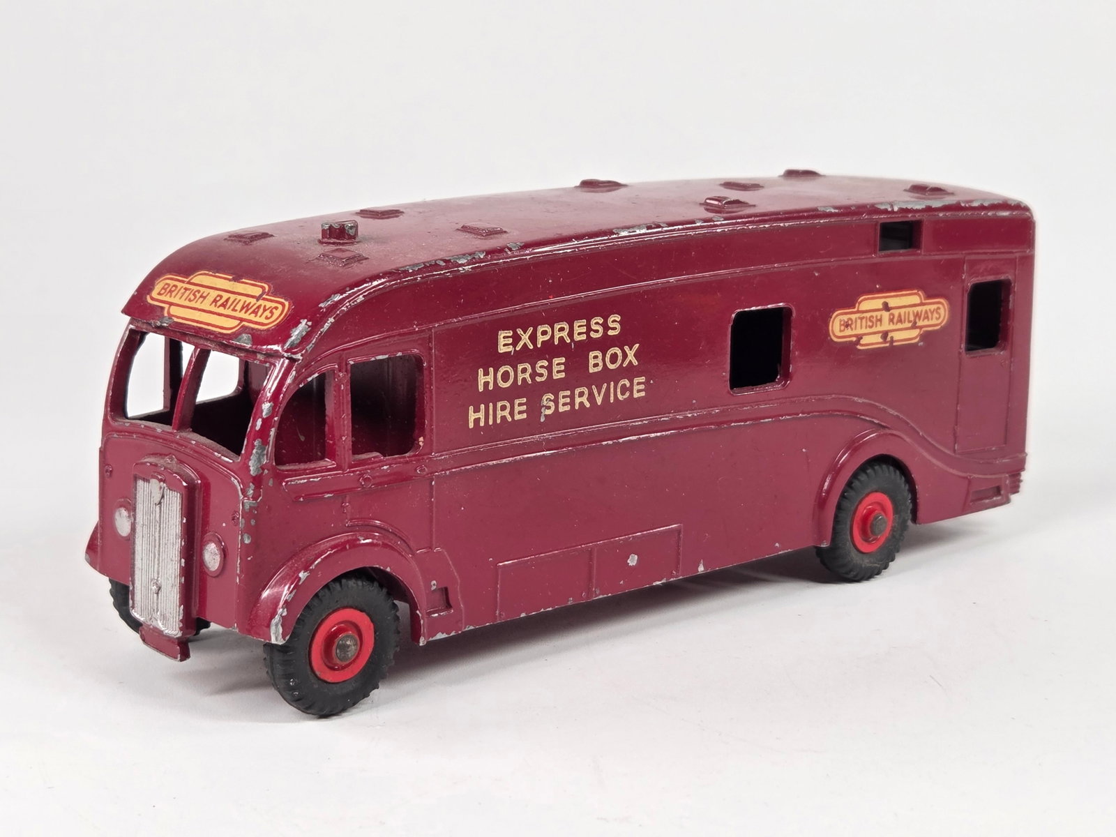 DINKY TOYS BRITISH RAILWAYS HORSE BOX VAN: REMAINS IN FAIR TO GOOD CONDITION, SHOWING SOME TYPICAL WEAR.