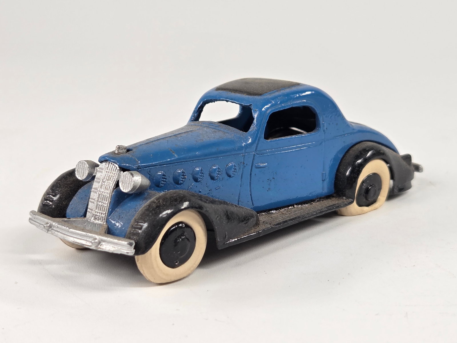 CUSTOM LEAD & METAL TOOTSIETOY CAST COUPE: REMAINS IN GOOD CONDITION, ONE TIRE SHOWING FLAT SPOT. DUSTY, NEEDING CLEANED.