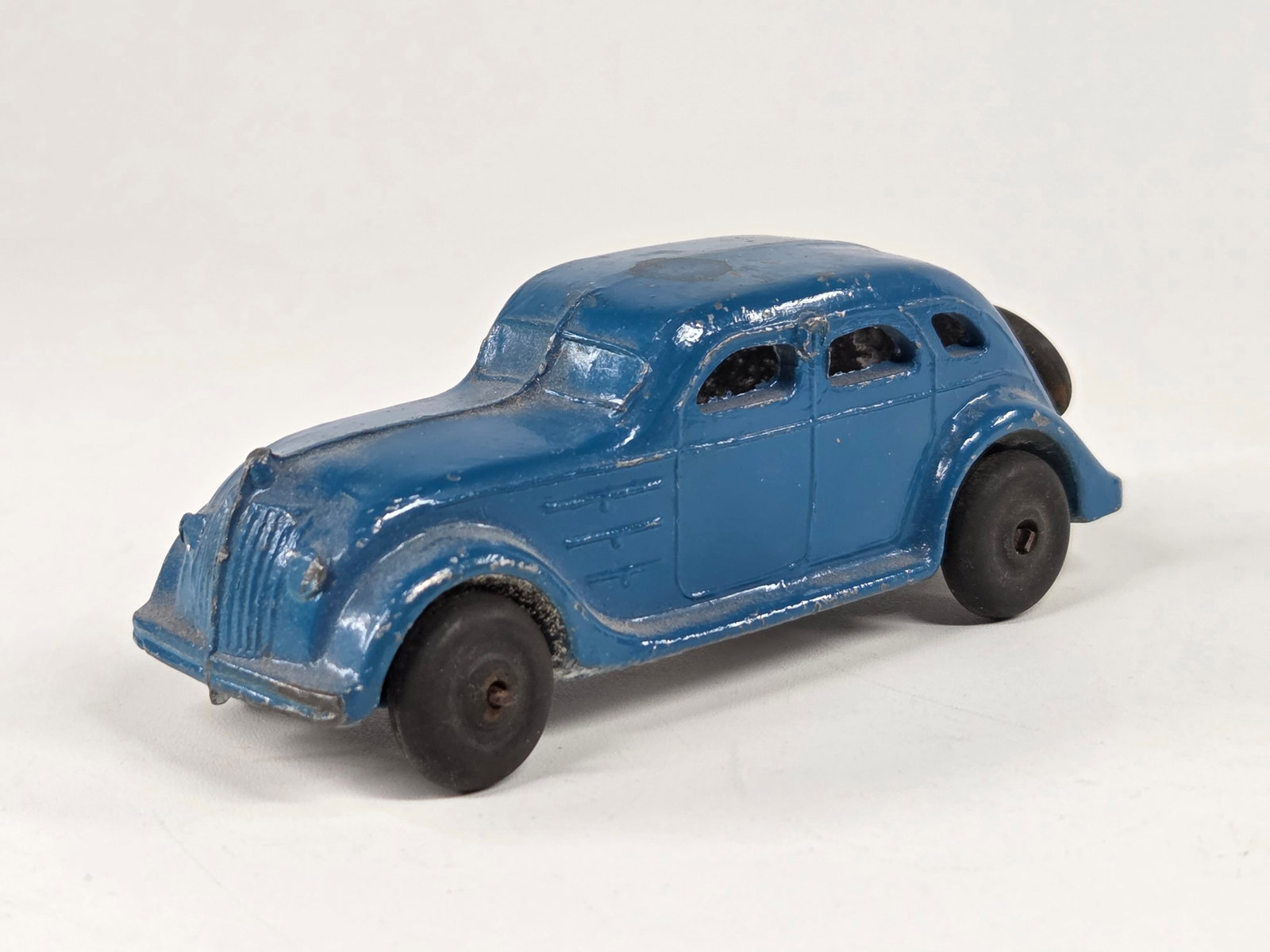 VINTAGE SLUSH METAL AIRFLOW CAR: REMAINS IN FAIR TO GOOD CONDITION, SHOWING SOME TYPICAL WEAR.