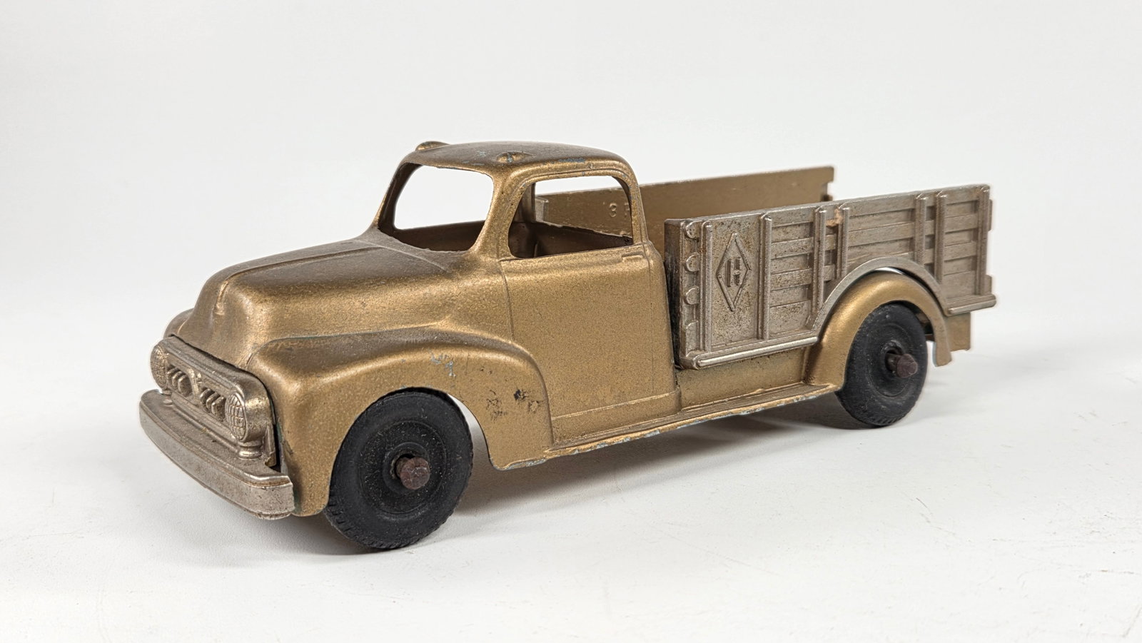 HUBLEY KIDDIE TOYS GOLD STAKE BODY TRUCK: REMAINS IN GOOD CONDITION, SHOWING SOME PAINT WEAR.