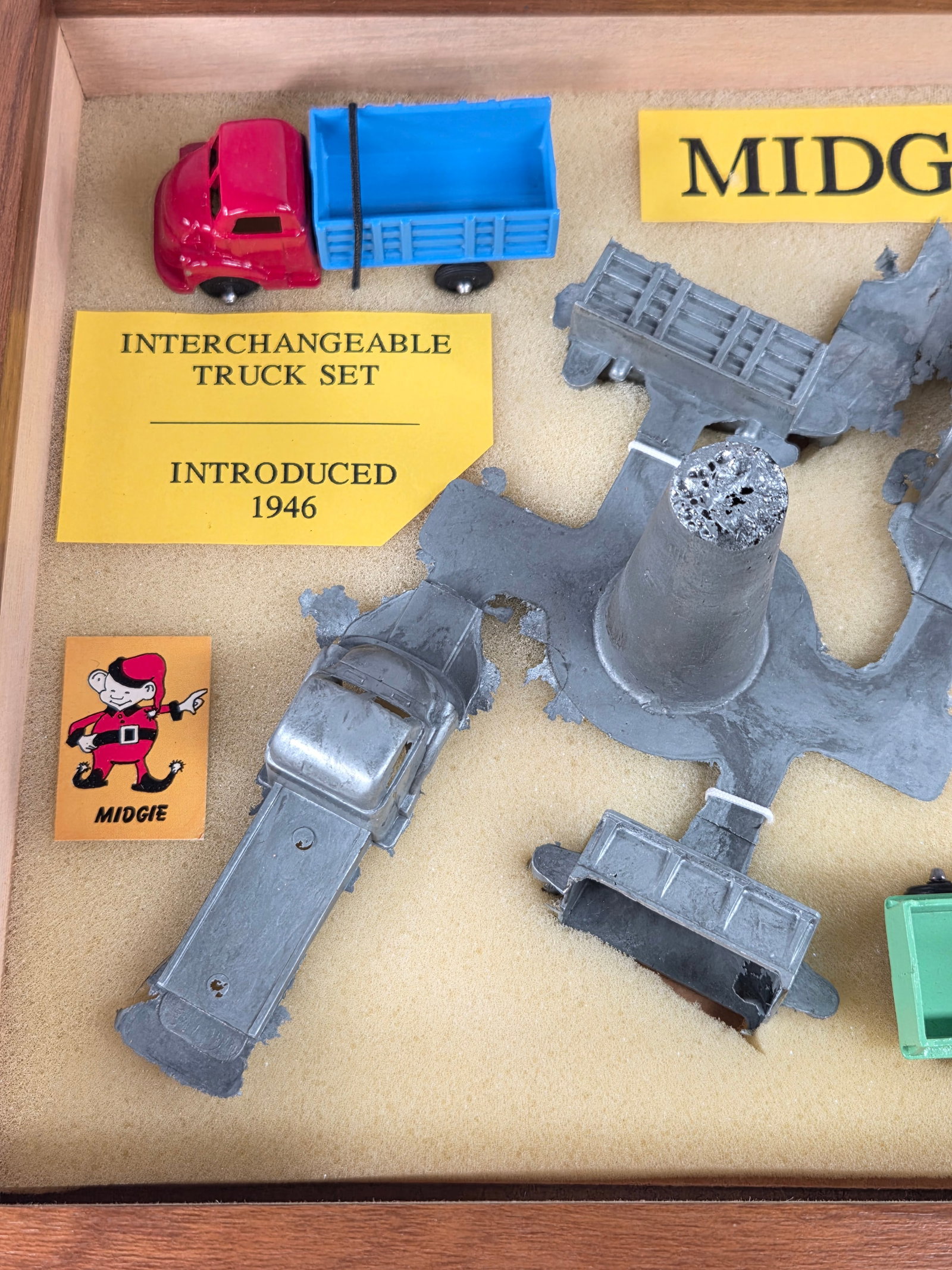 MIDGETOY INTERCHANGEABLE TRUCK SET W/ CASTING - 2