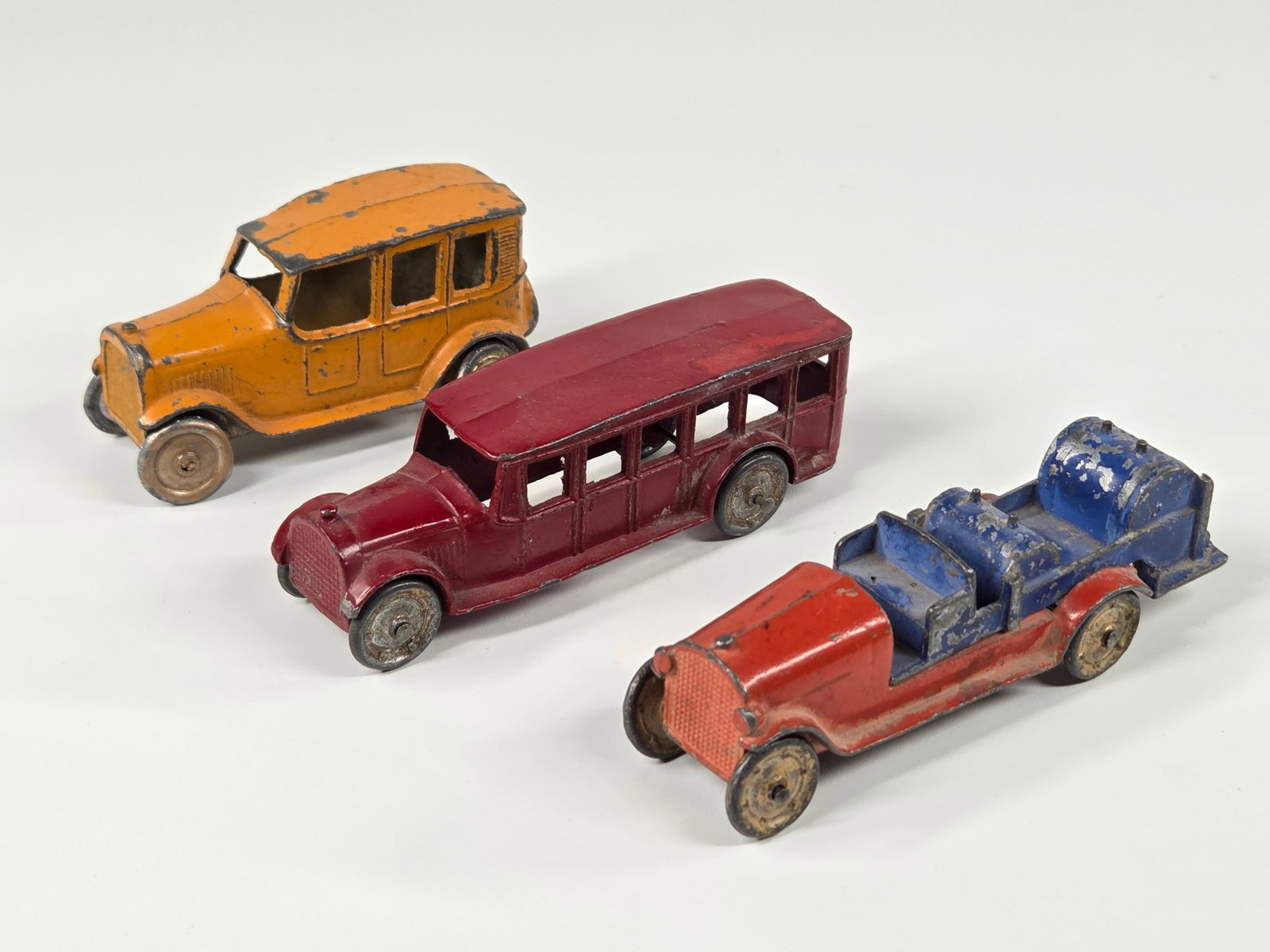 3) ANTIQUE TOOTSIETOY VEHICLES: ALL REMAIN IN FAIR TO GOOD CONDITION, SHOWING SOME TYPICAL WEAR.