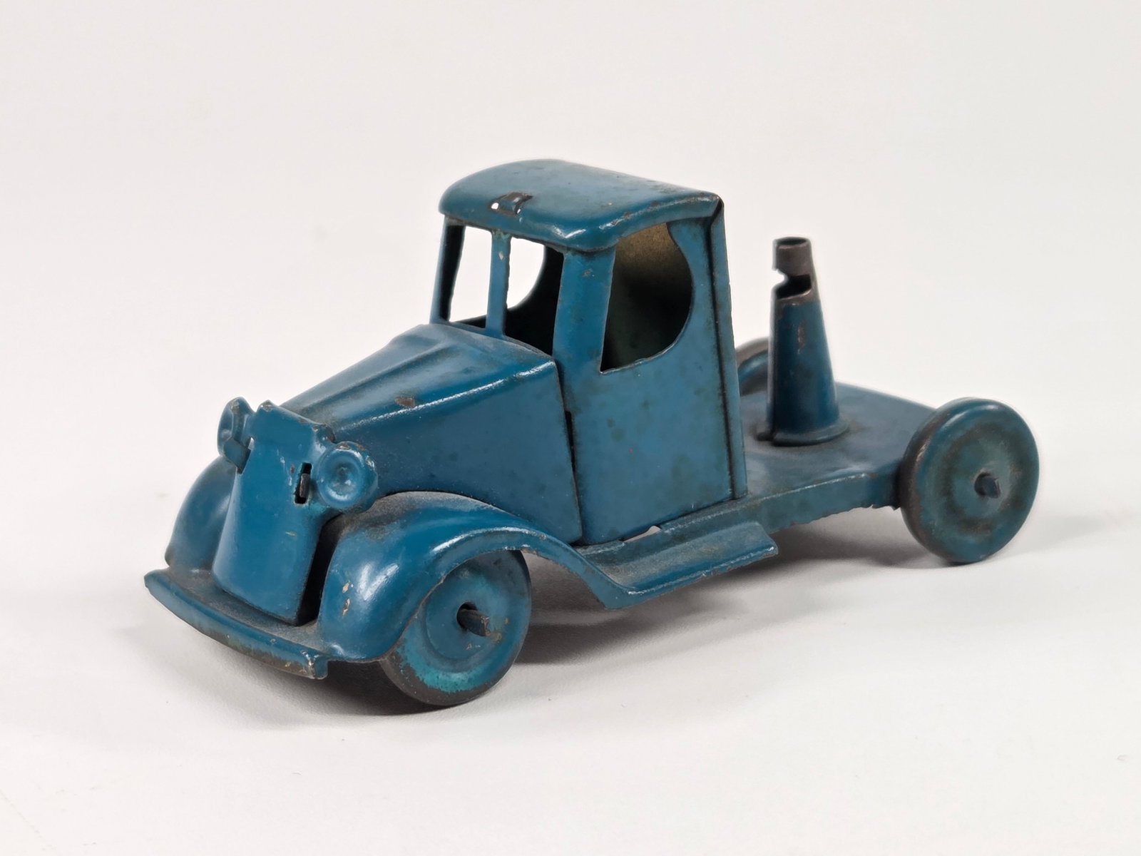 SMALL MINIATURE JAPAN TIN LITHO MACK TRUCK CAB (1 of 5)