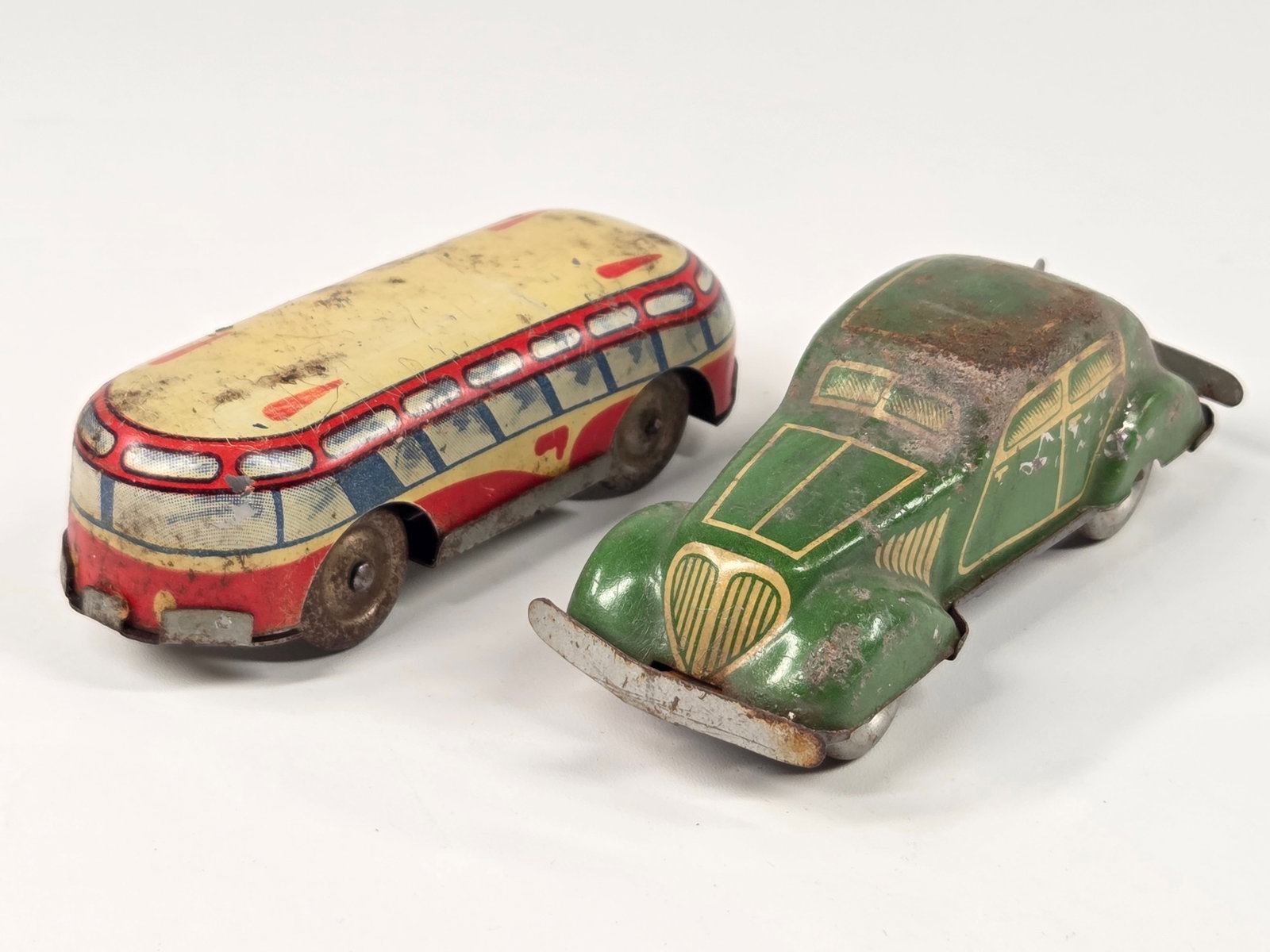 2) VINTAGE TIN LITHO LEVER ACTION CARS: BOTH REMAIN IN FAIR TO GOOD CONDITION, SHOWING SOME TYPICAL WEAR. UNTESTED.