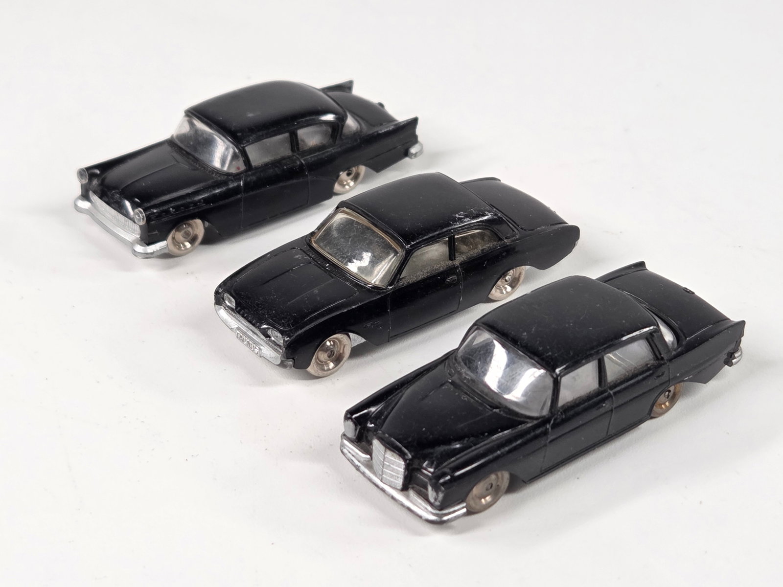 3) VINTAGE LEGO PLASTIC CARS (1 of 5)