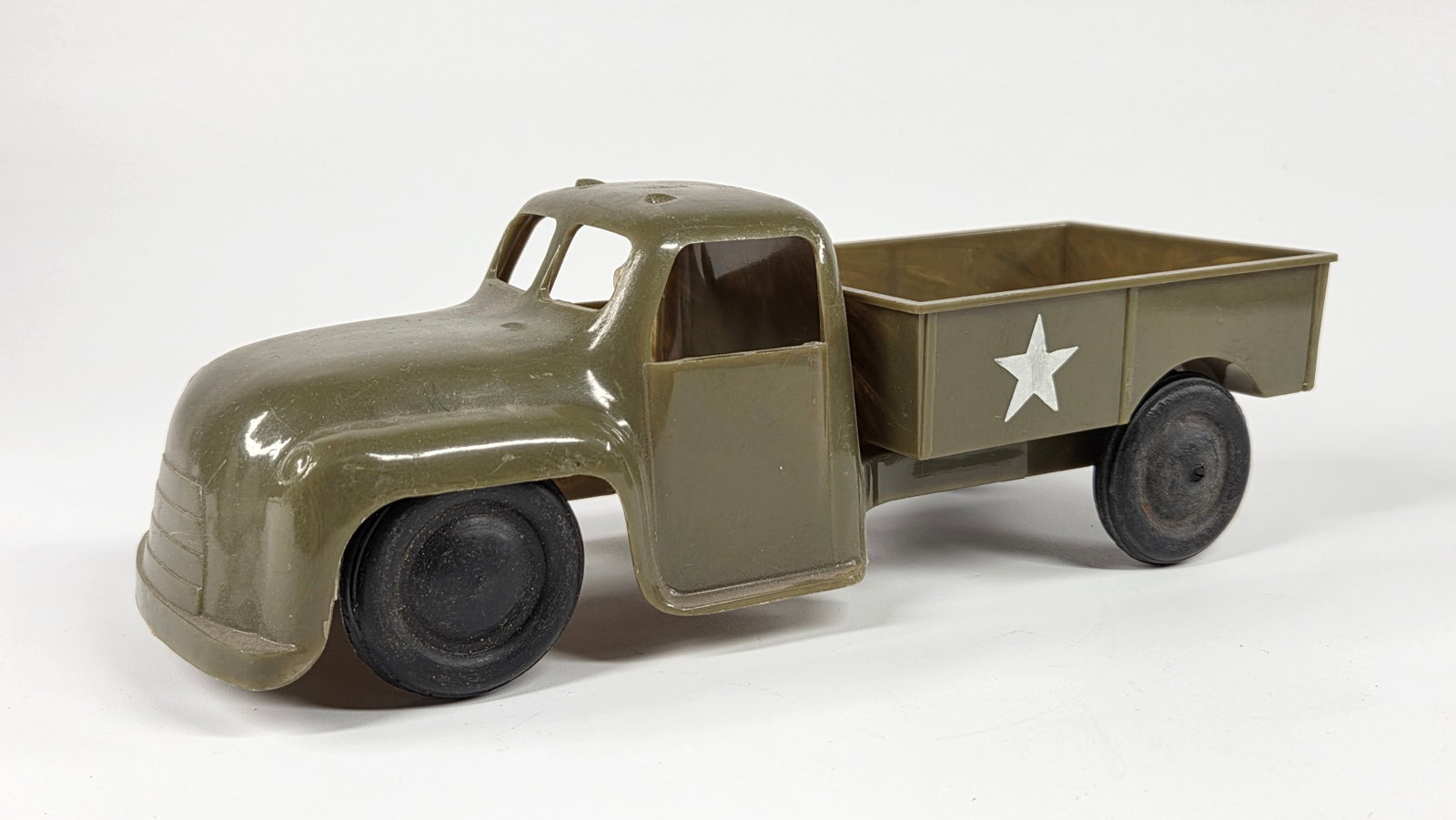 VINTAGE PLASTIC US ARMY DUMP TRUCK: REMAINS IN GOOD CONDITION, SHOWING SOME TYPICAL WEAR.