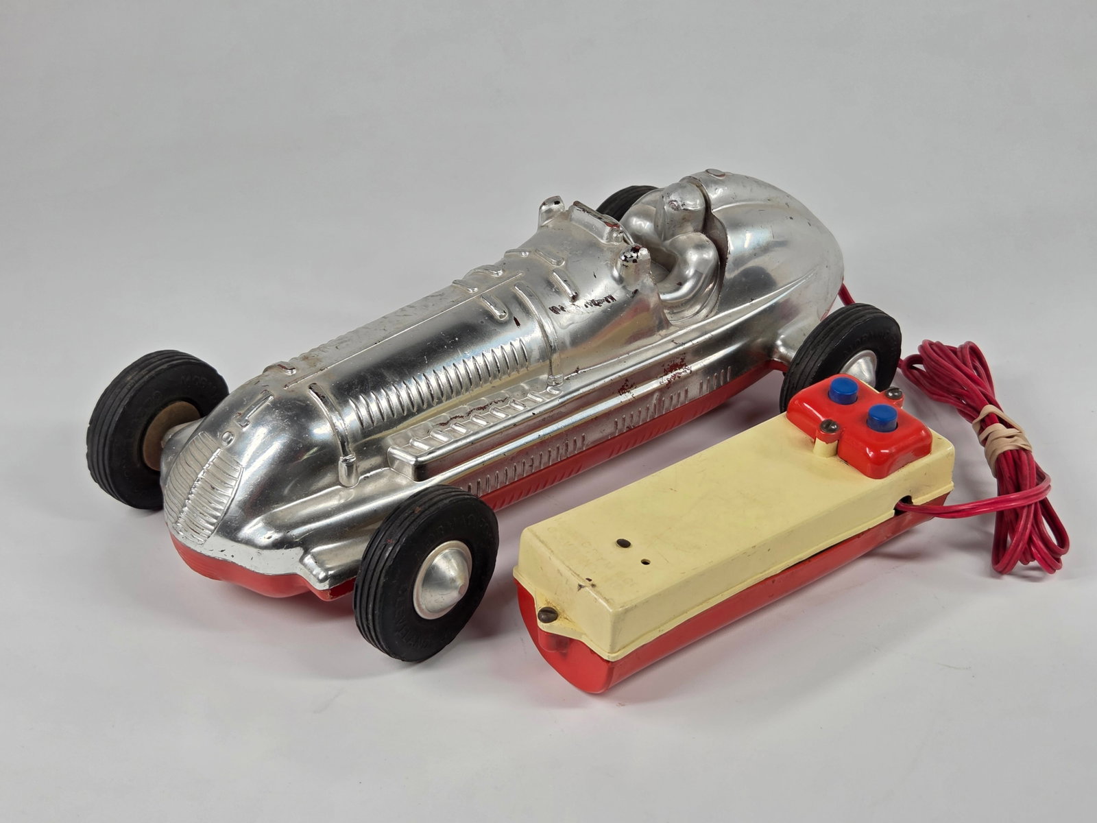 PLASTIC MORMAC FIREFLY REMOTE CONTROL RACE CAR: REMAINS IN GOOD CONDITION, SHOWING SOME PAINT WEAR. UNTESTED.