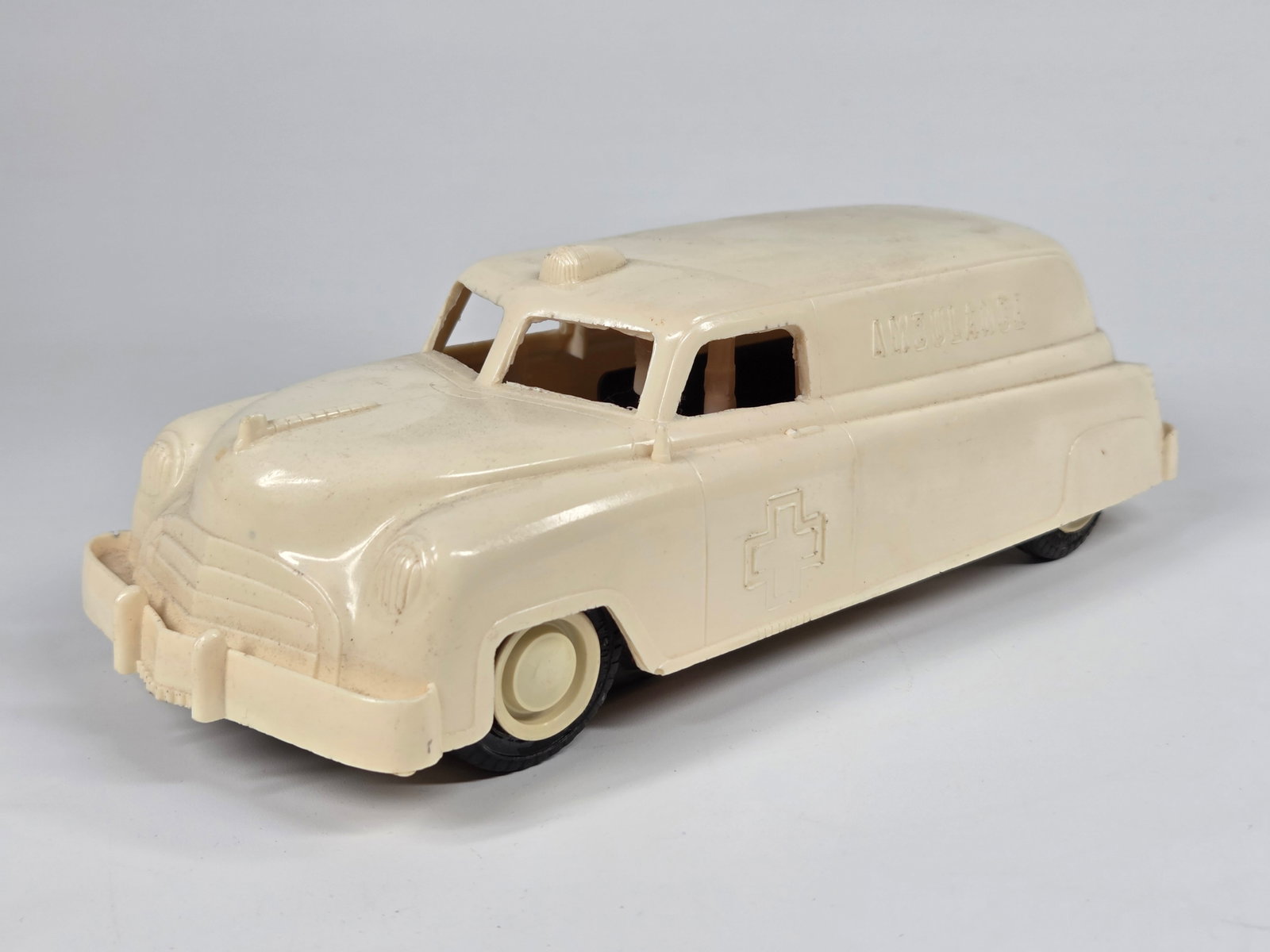MARX PLASTIC FRICTION AMBULANCE: REMAINS IN FAIR TO GOOD CONDITION, SHOWING SOME TYPICAL WEAR. FRICTION MOTOR WORKS.
