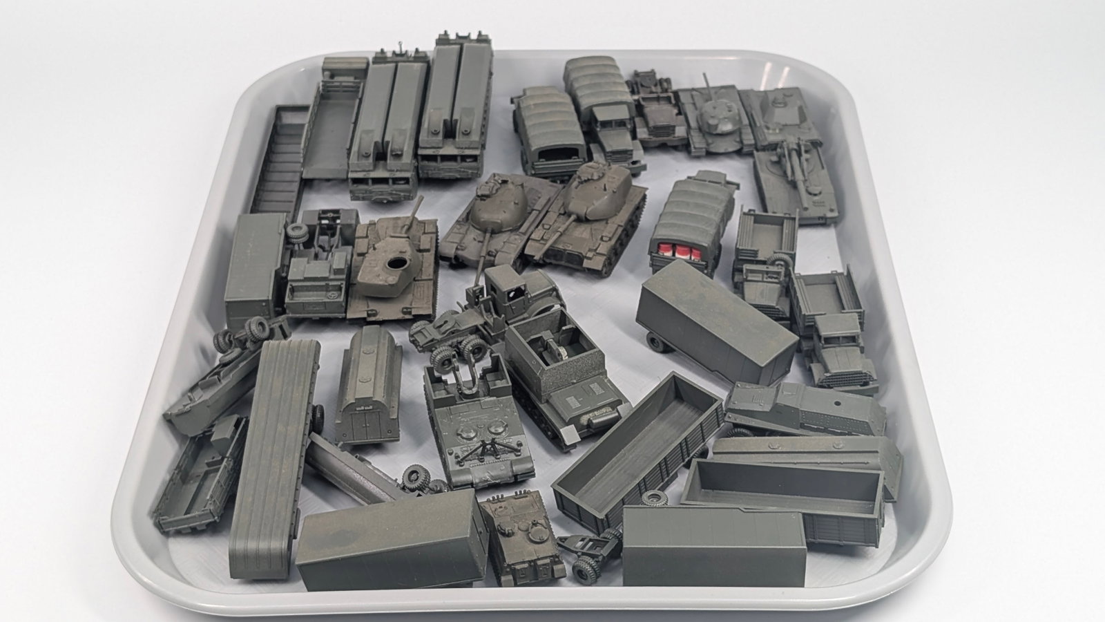 VARIOUS HO SCALE PLASTIC TRAIN LAYOUT VEHICLES - 3