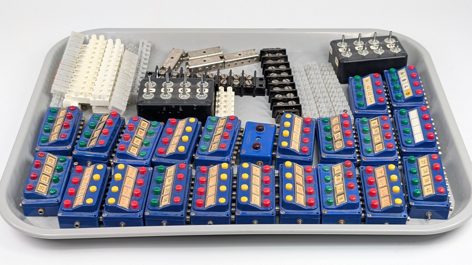VARIOUS MARKLIN + TRAIN LAYOUT ACCESSORIES - 2