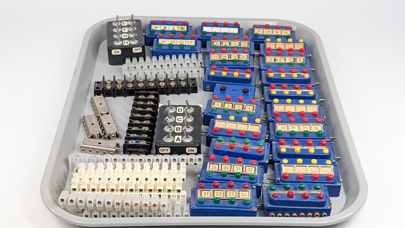 VARIOUS MARKLIN + TRAIN LAYOUT ACCESSORIES - 3