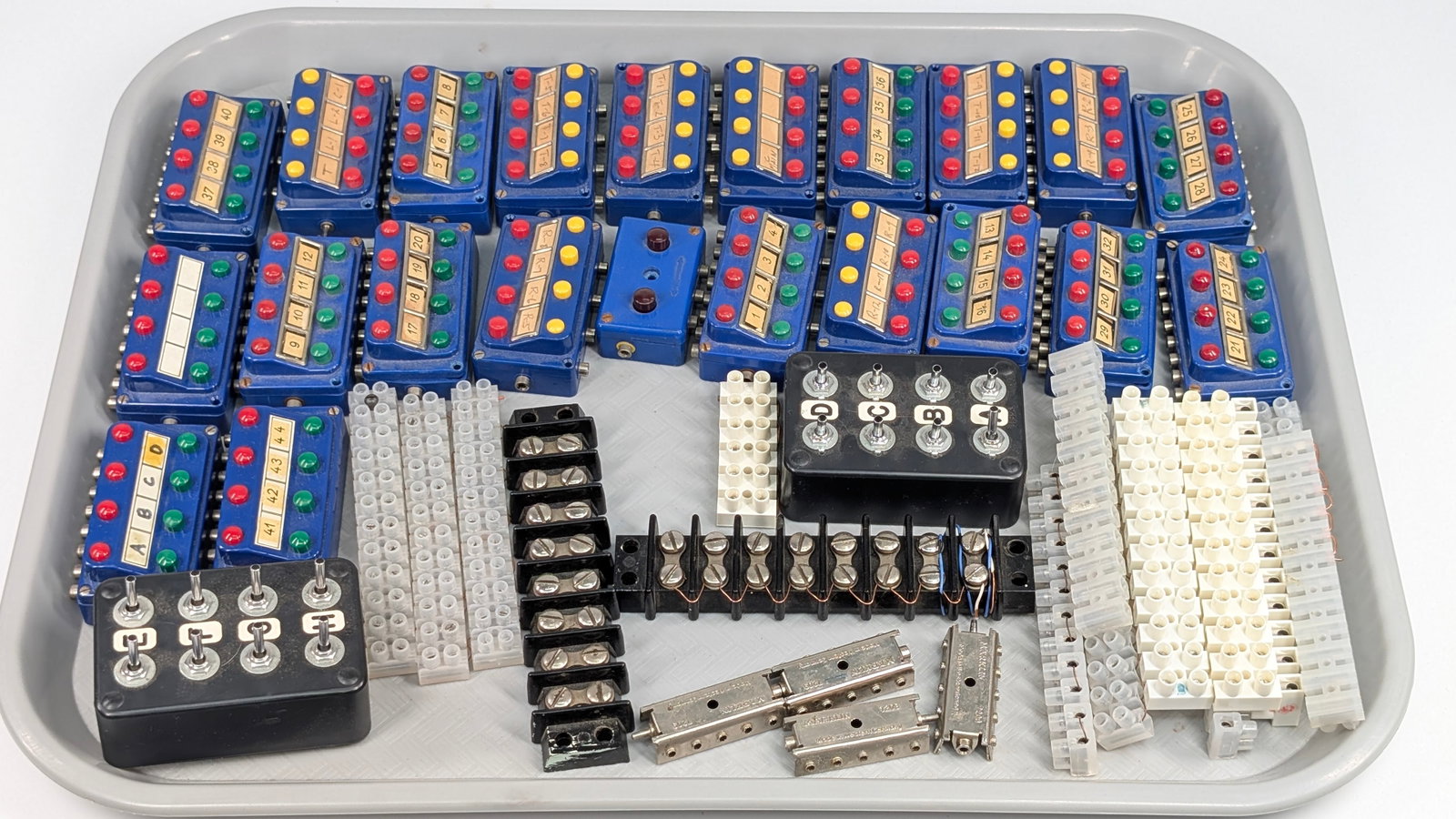VARIOUS MARKLIN + TRAIN LAYOUT ACCESSORIES - 4