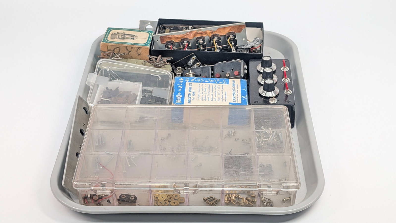 VARIOUS TRAIL LAYOUT RAILROAD PARTS LOT: PARTS LOT, SHOWING WEAR.