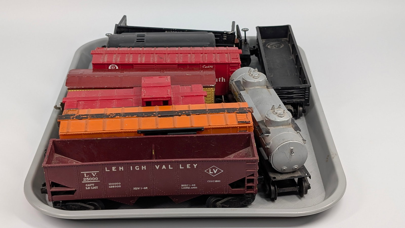 9) VINTAGE LIONEL O GAUGE ROLLING STOCK +
