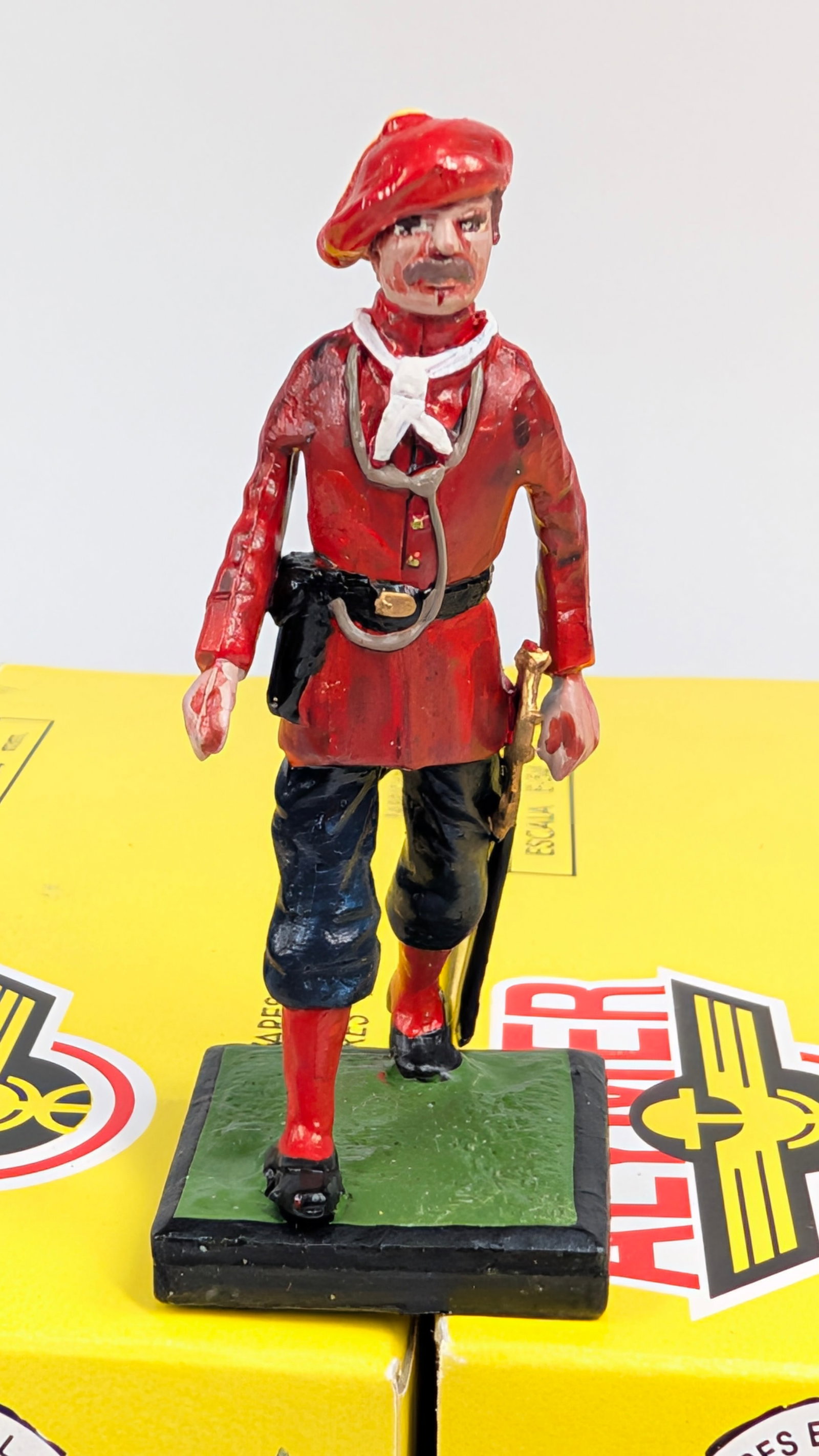10) VARIOUS ALYMER HAND PAINTED SOLDIERS W/ BOX: ALL REMAIN IN VERY GOOD CONDITION, SHOWING SOME LIGHT WEAR. BOXES REMAIN NICE.