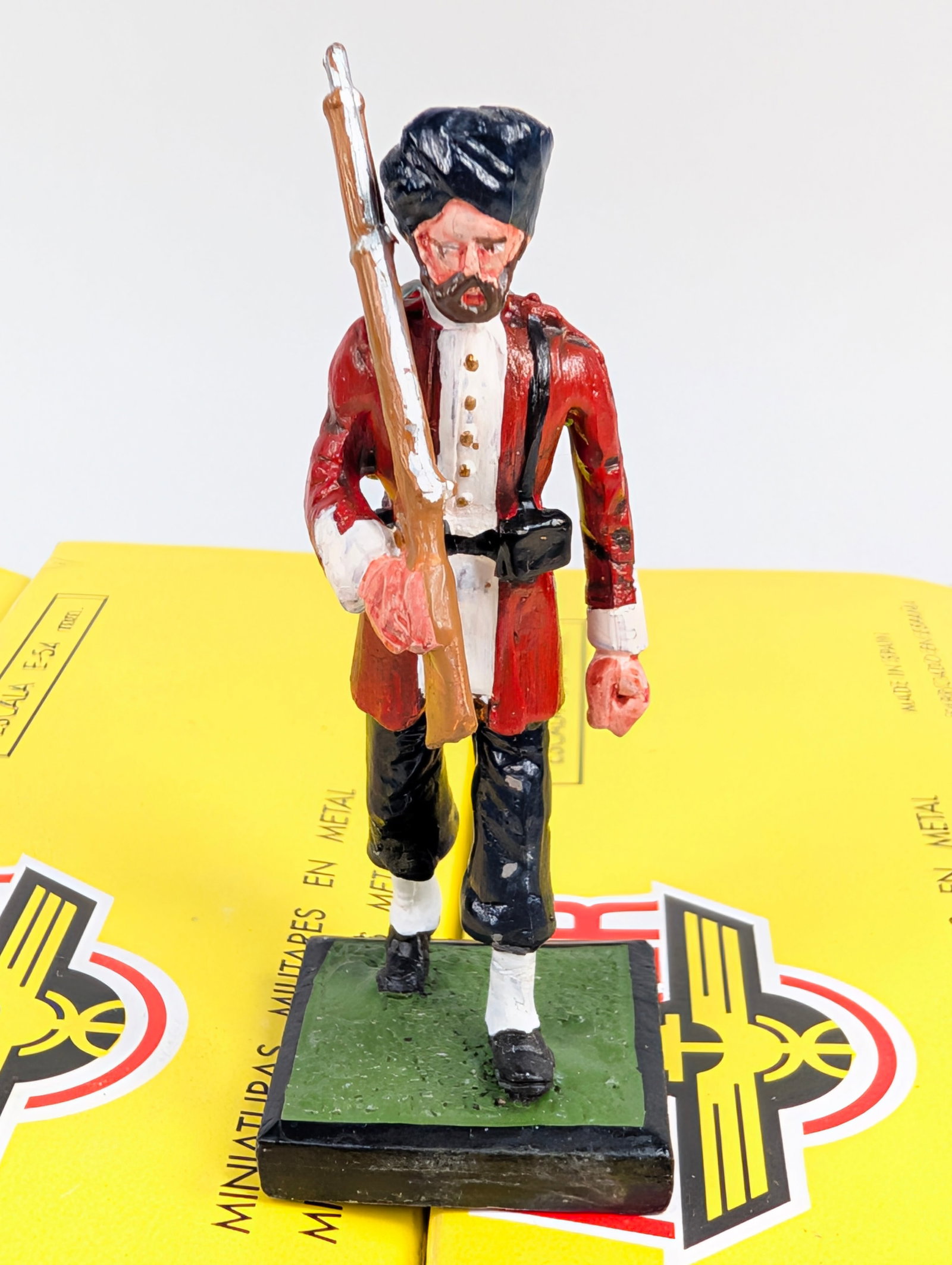 10) VARIOUS ALYMER HAND PAINTED SOLDIERS W/ BOX: ALL REMAIN IN VERY GOOD CONDITION, SHOWING SOME LIGHT WEAR. BOXES REMAIN NICE.