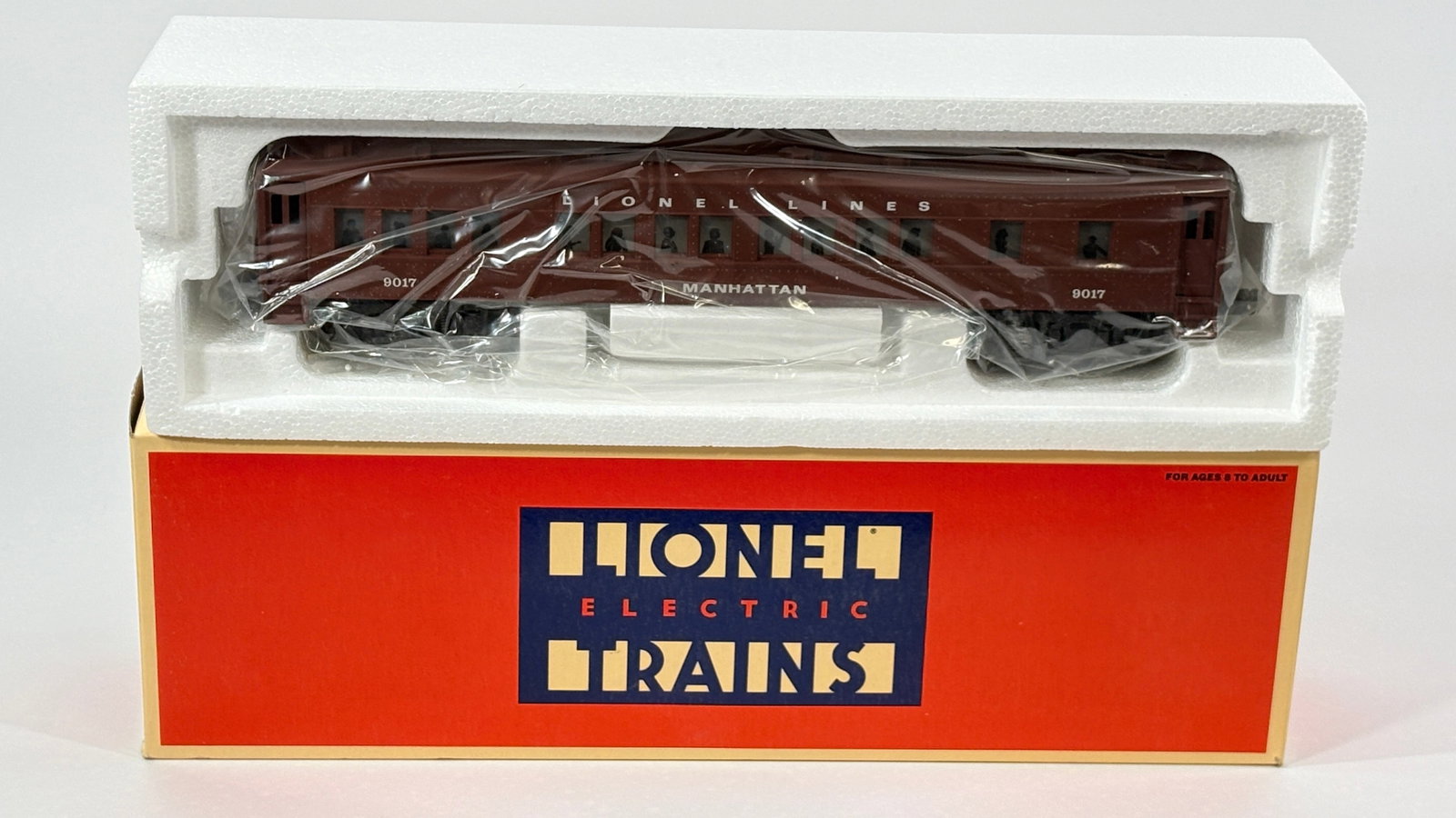 LIONEL O GAUGE 6-19017 LL MANHATTAN MADISON PASSENGER CAR: REMAINS IN VERY GOOD CONDITION WITH BOX.