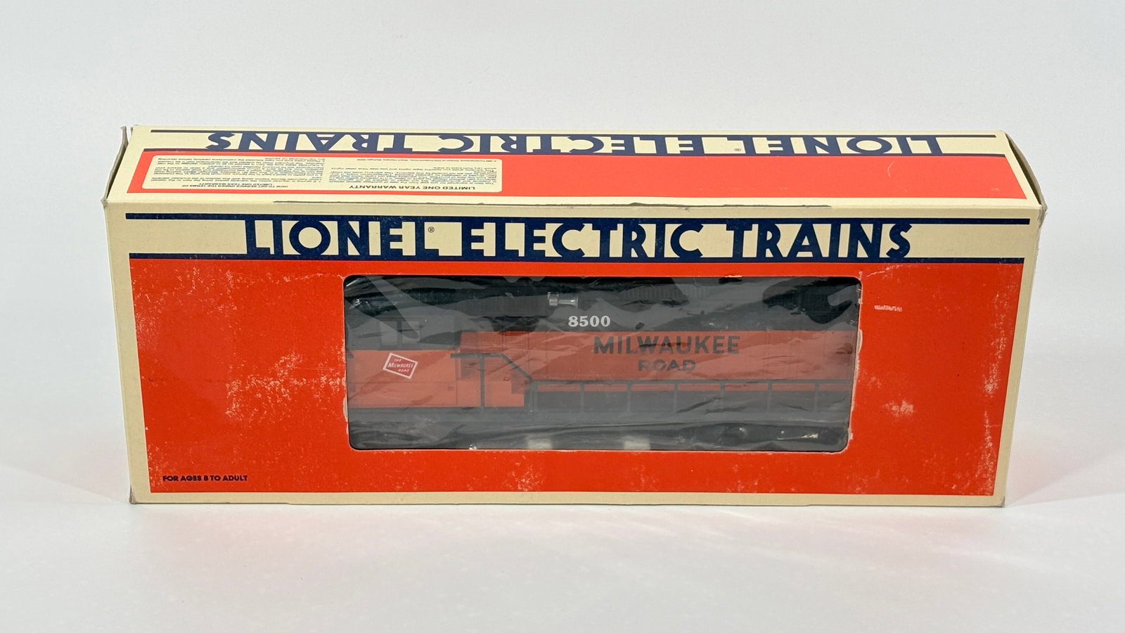 LIONEL O GAUGE 6-18500 MILWAUKEE ROAD GP-9 DIESEL ENGINE: REMAINS IN VERY GOOD CONDITION, SHOWING SOME VERY LIGHT WEAR. BOX REMAINS NICE.