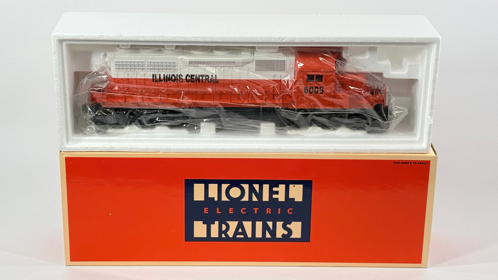 LIONEL O GAUGE 6-18210 ILLINOIS CENTRAL SD-40 ENGINE: REMAINS IN VERY GOOD CONDITION, SHOWING SOME VERY LIGHT WEAR. BOX REMAINS NICE.