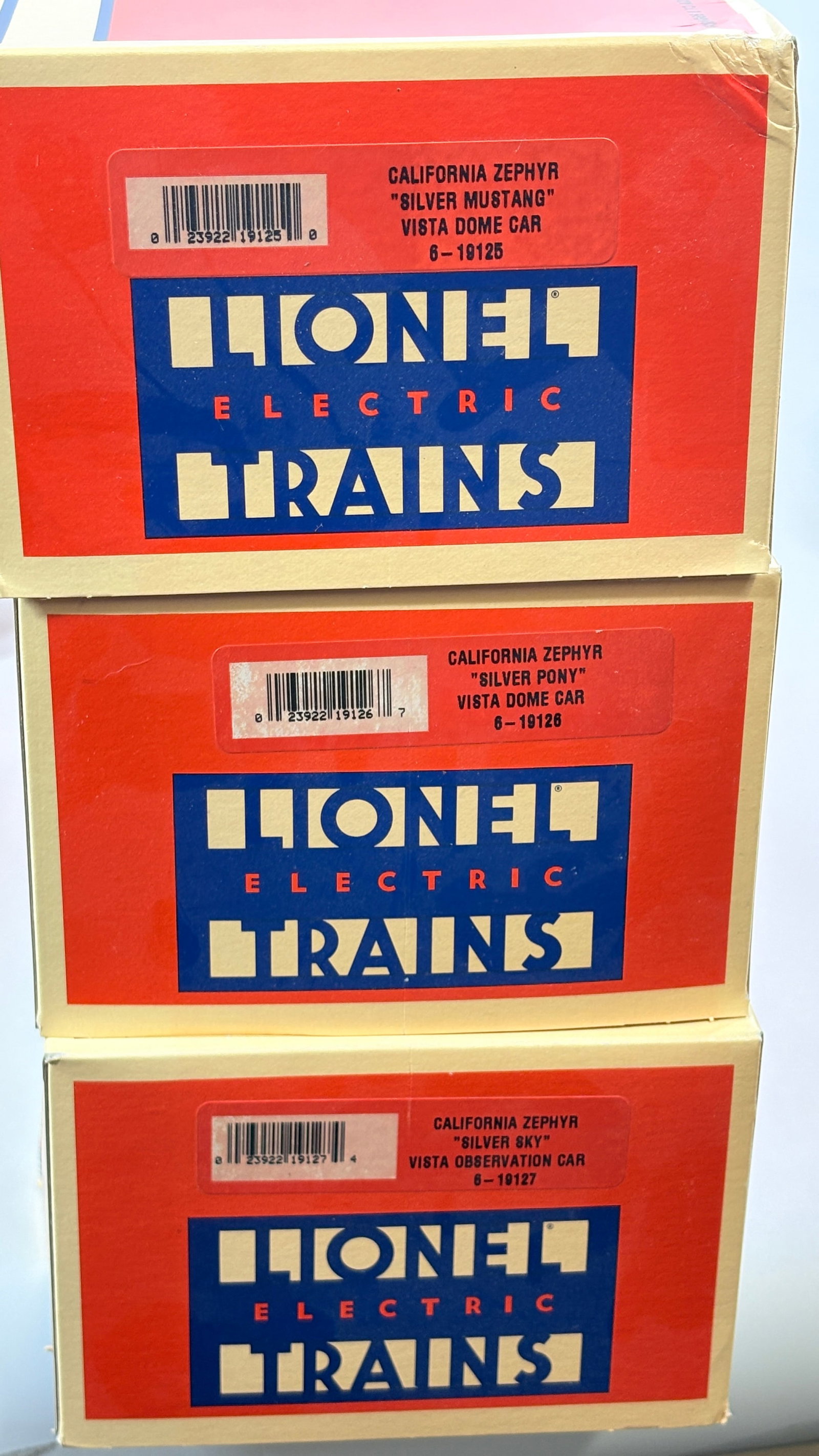 SET OF 3 LIONEL O GAUGE CALIFORNIA ZEPHYR VISTA CARS: ALL REMAIN IN EXCELLENT CONDITION WITH BOX IN SHIPPING BOX.