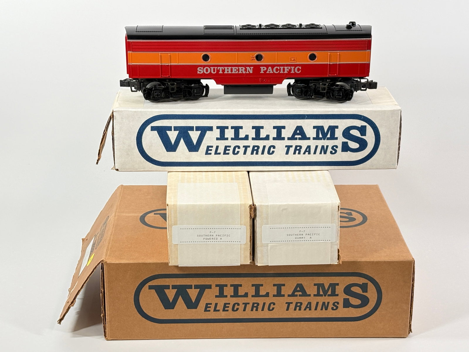 WILLIAMS O GAUGE SOUTHERN PACIFIC F-7 DIESEL ENGINE: REMAINS IN VERY GOOD CONDITION, SHOWING SOME TYPICAL WEAR.