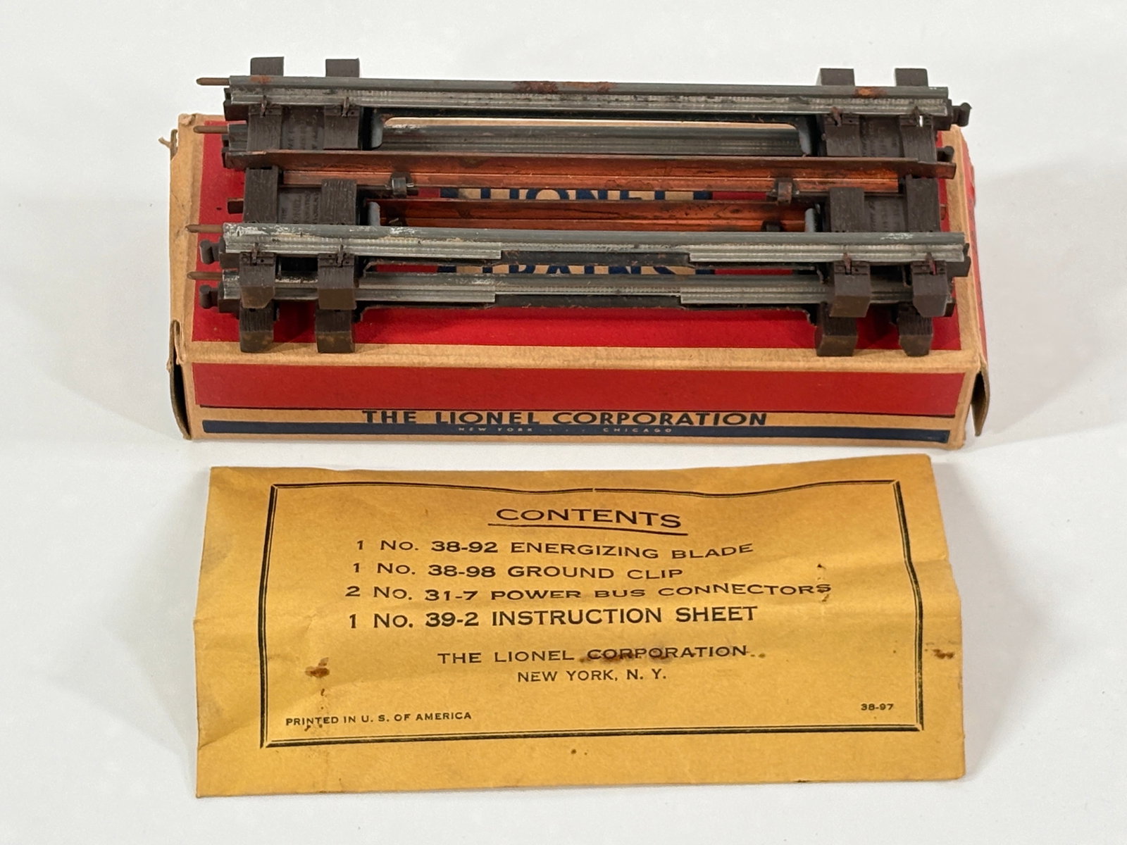 LIONEL O GAUGE NO. 38-85 ACCESSORY ADAPTER TRACK SET: REMAINS IN GOOD CONDITION WITH BOX.