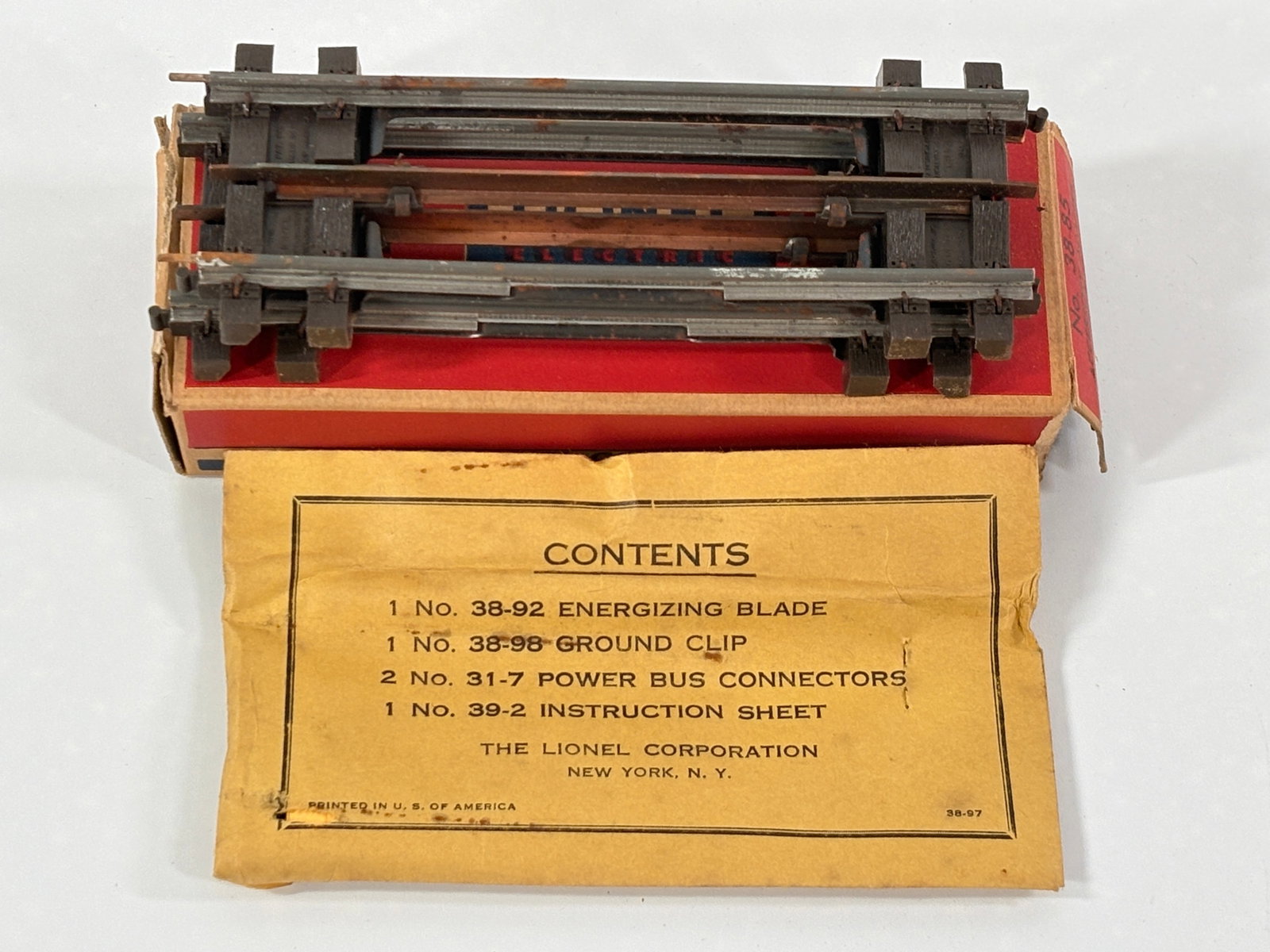 LIONEL O GAUGE NO. 38-85 ACCESSORY ADAPTER TRACK SET: REMAINS IN GOOD CONDITION WITH BOX.
