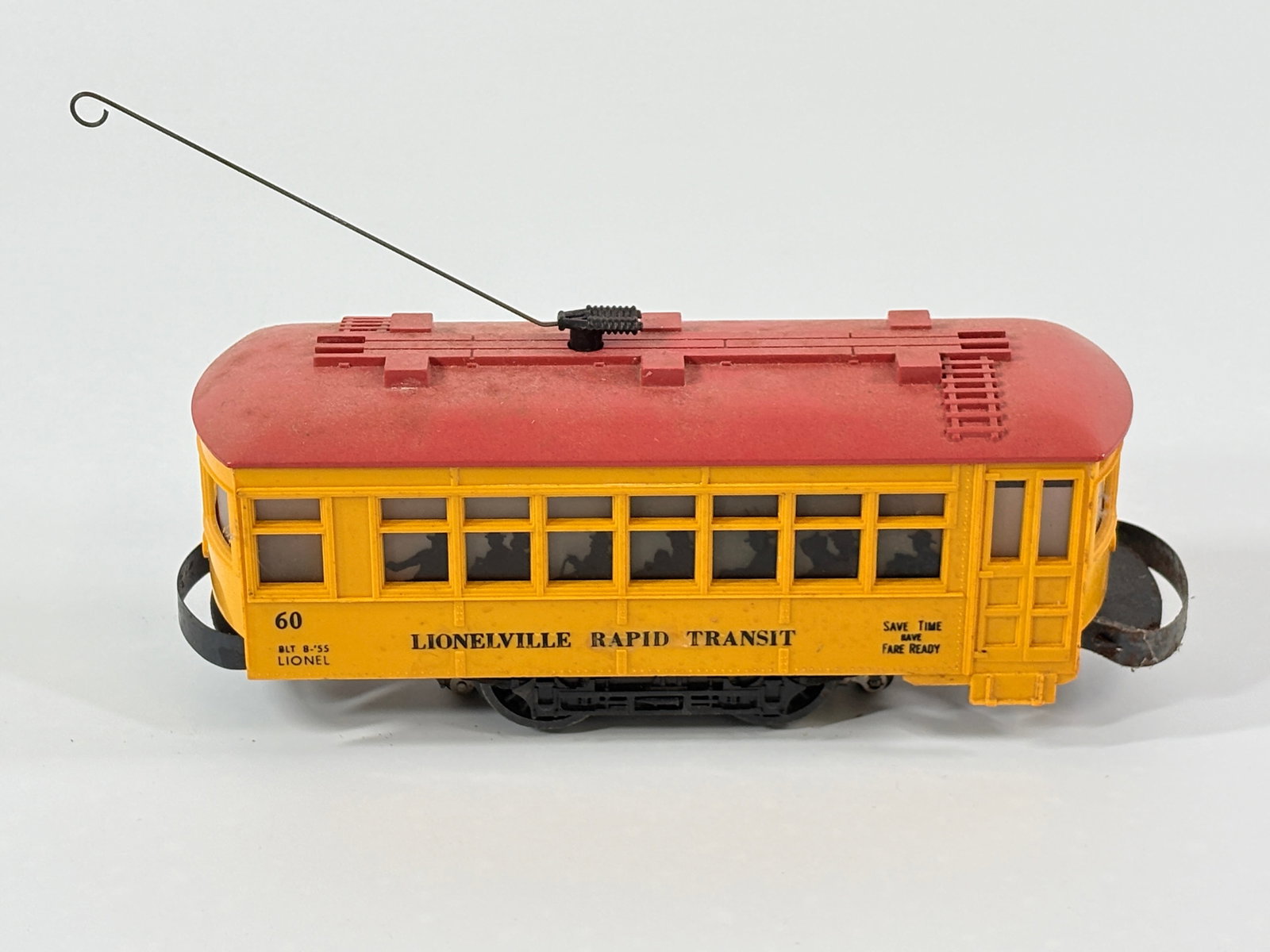 LIONEL O GAUGE 60 LIONELVILLE RAPID TRANSIT TROLLEY: REMAINS IN GOOD CONDITION, SHOWING SOME TYPICAL WEAR. DUSTY, NEEDING CLEANED. UNTESTED.