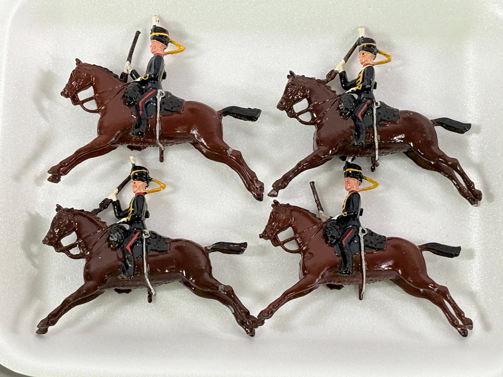 ASSORTED LOT OF VINTAGE BRITAIN SOLDIERS (1 of 3)
