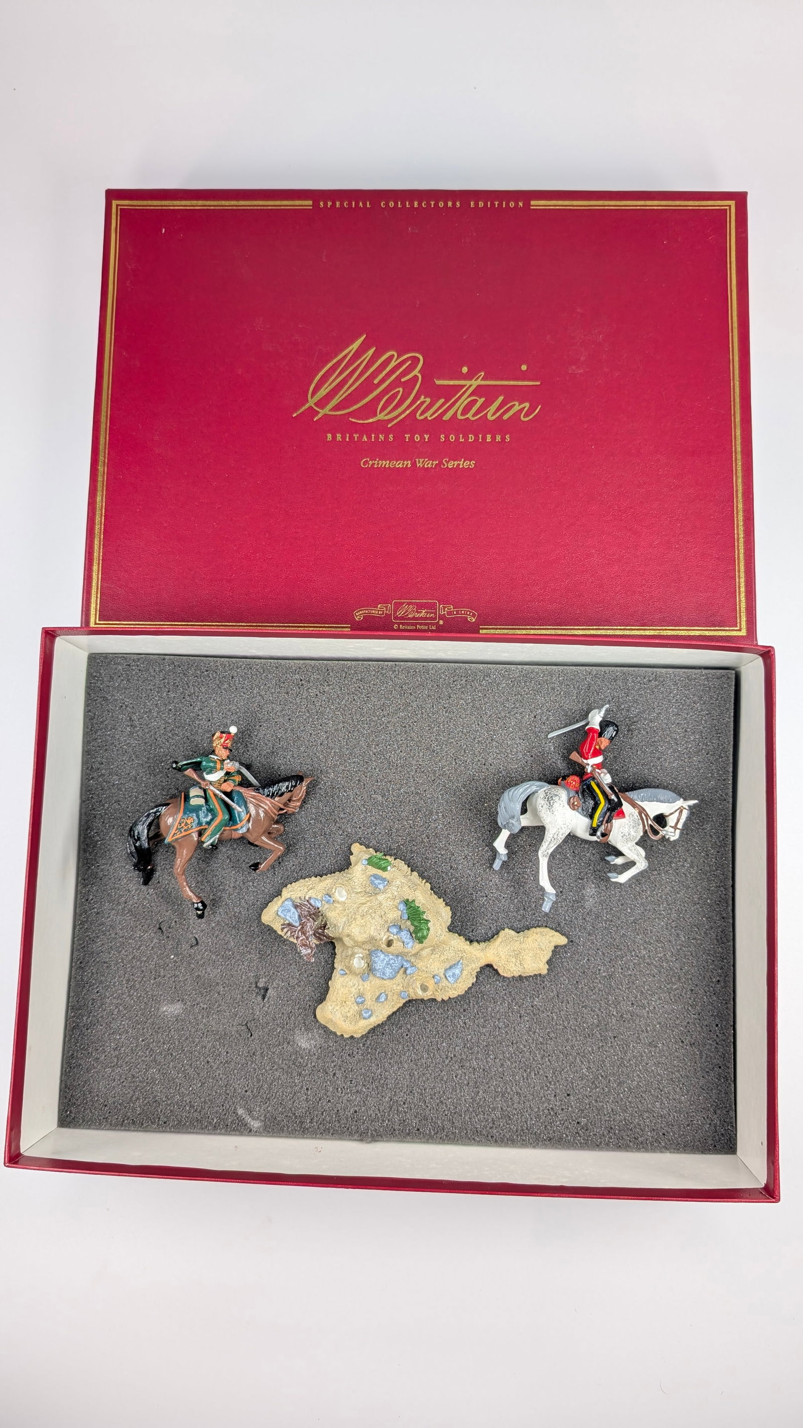 BRITAIN SET NO. 00170 SCOTS GREYS DUALS 11TH HUSSARS: REMAINS IN VERY GOOD CONDITION WITH BOX. SHOWING LIGHT WEAR.