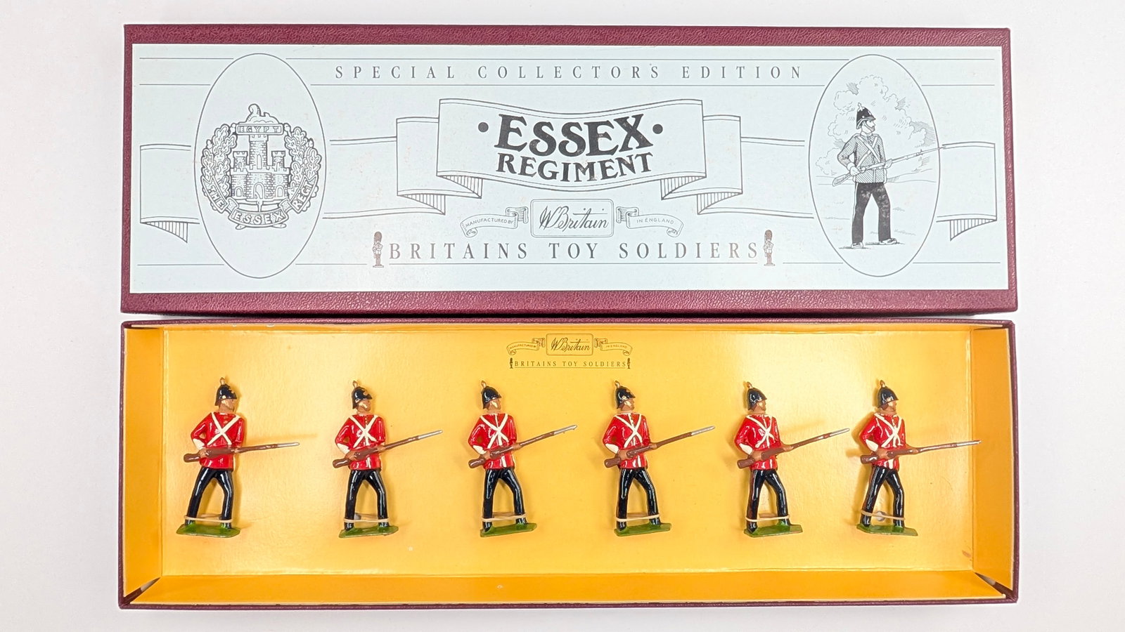 BRITAIN SET NO. 8801 ESSEX REGIMENT: REMAINS IN VERY GOOD CONDITION WITH BOX. SHOWING LIGHT WEAR.
