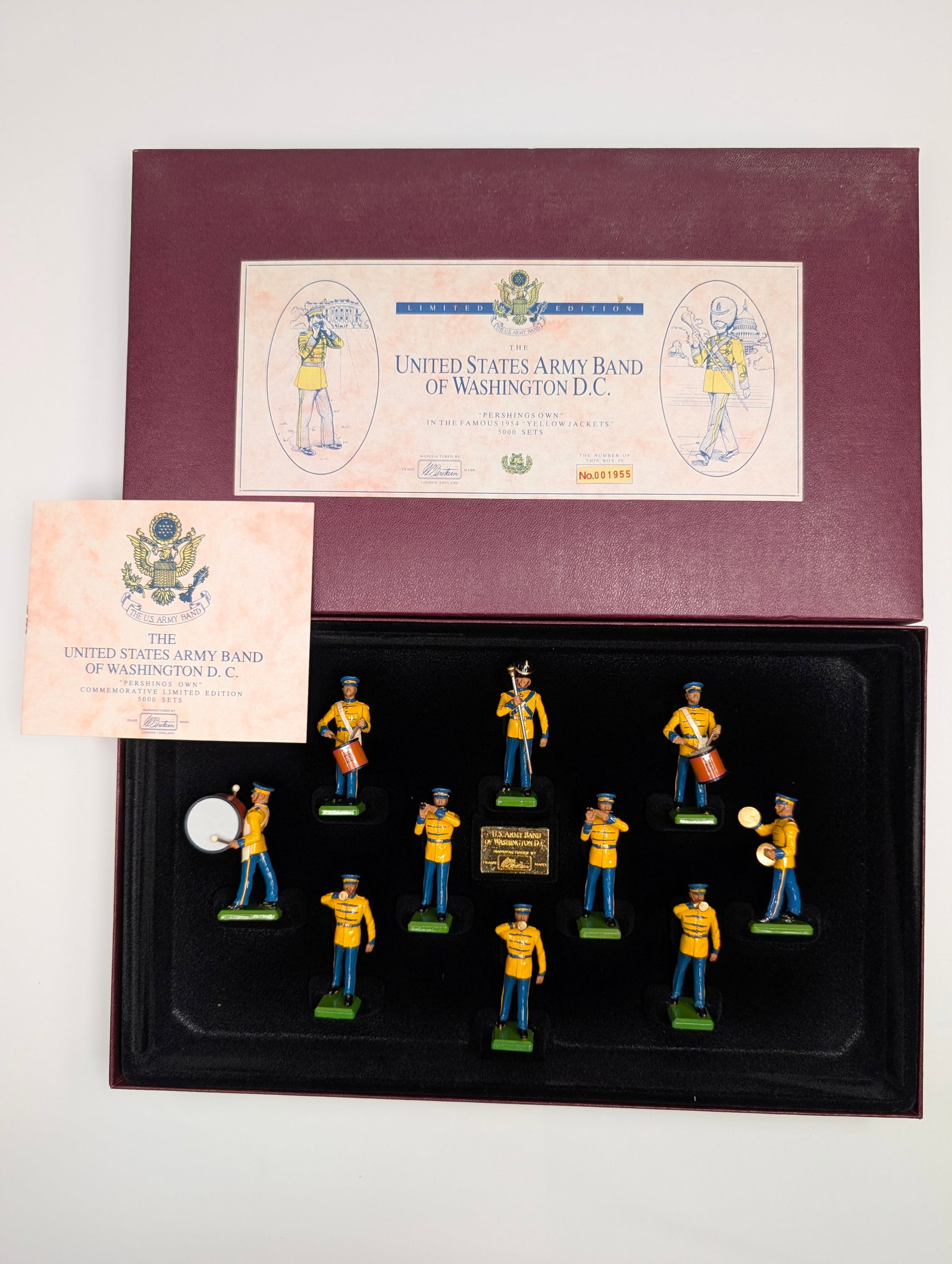 BRITAIN SET NO. 5391 THE UNITED STATES ARMY BAND WASHINGTON D.C.: REMAINS IN VERY GOOD CONDITION WITH BOX. SHOWING LIGHT WEAR.