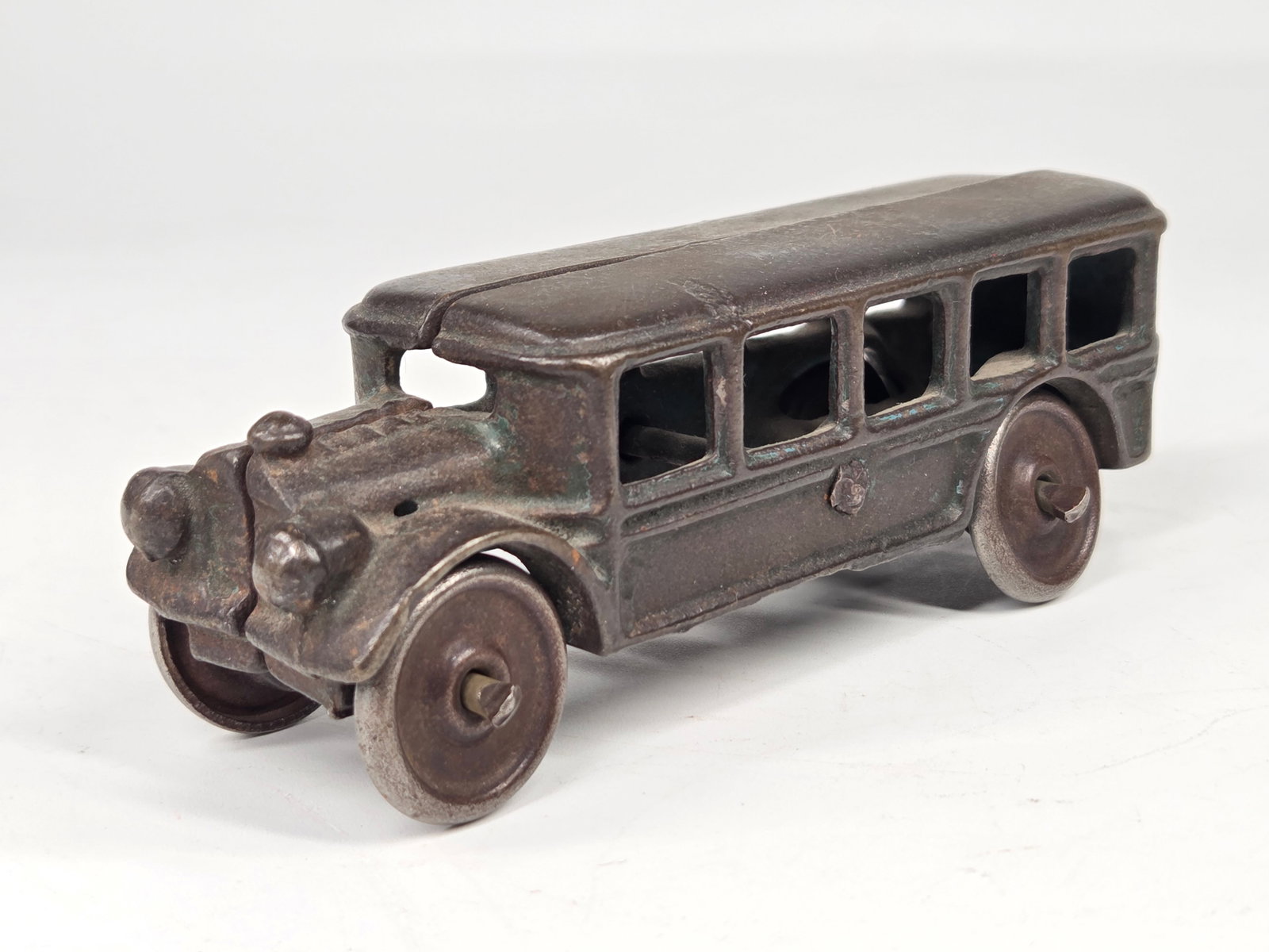 KENTON CAST IRON COACH BUS: REMAINS IN FAIR CONDITION, SHOWING PAINT WEAR THROUGHOUT.