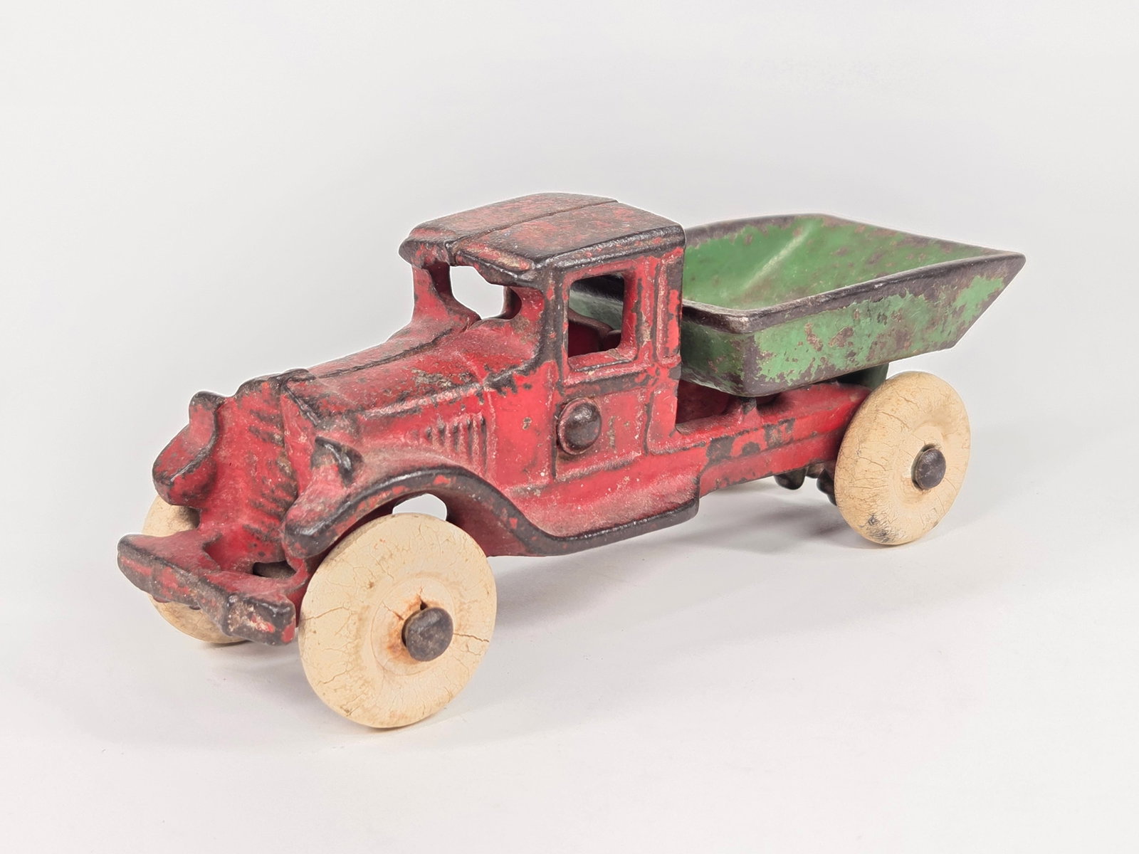 AC WILLIAMS CAST IRON DUMP TRUCK (1 of 5)