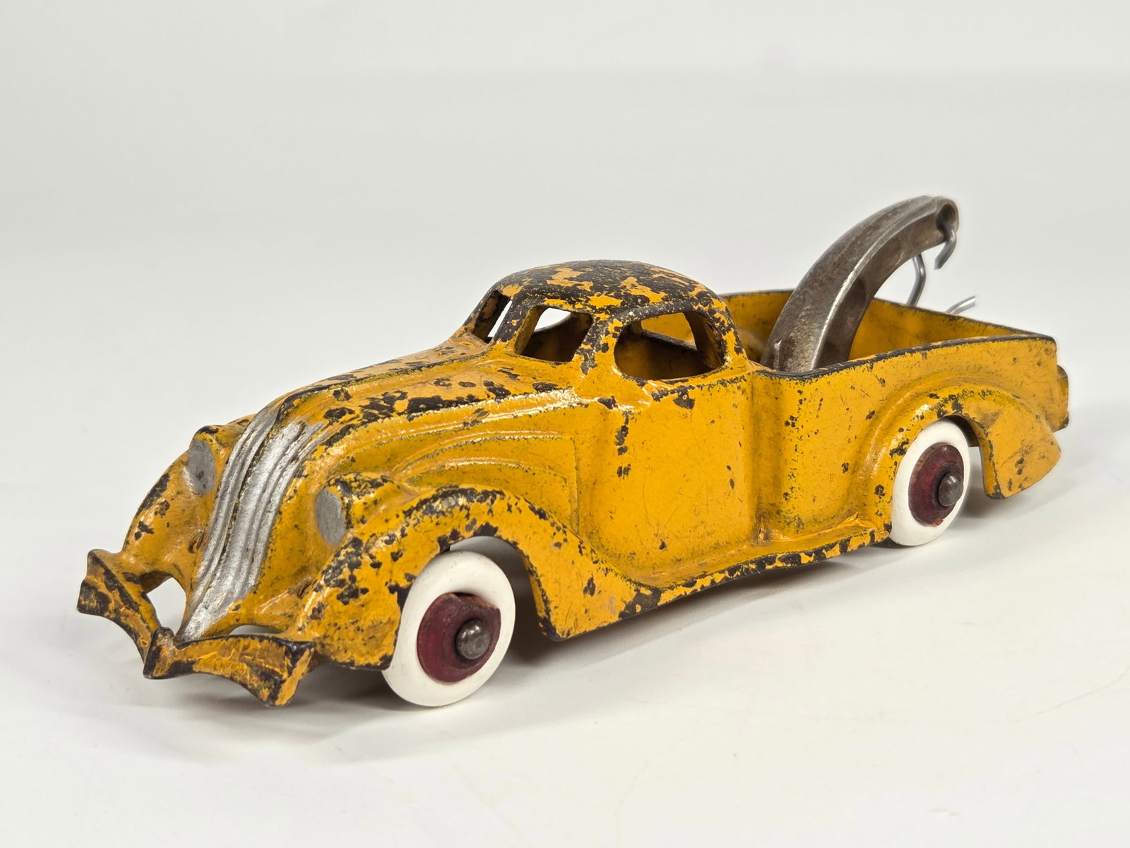 HUBLEY CAST IRON WRECKER TOW TRUCK: REMAINS IN FAIR TO GOOD CONDITION, SHOWING SOME TYPICAL WEAR. WHEELS HAVE BEEN REPLACED.