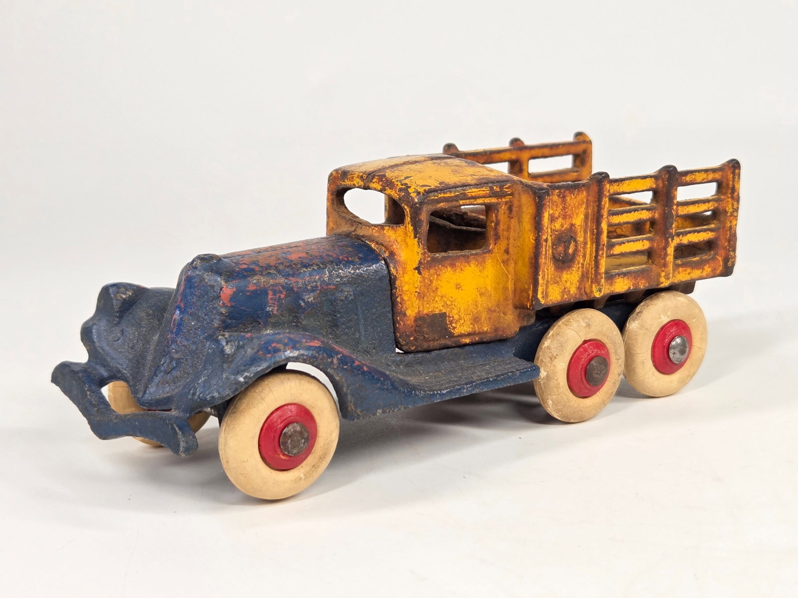KILGORE CAST IRON TAKE APART STAKE BODY TRUCK (1 of 5)