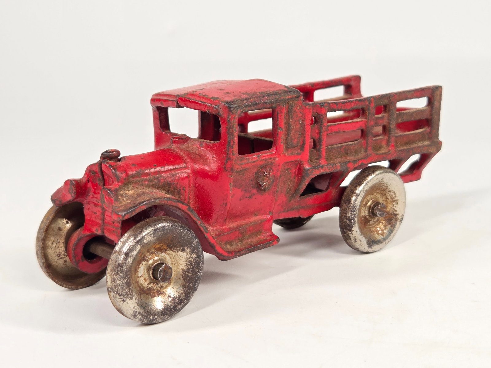 ANTIQUE CAST IRON STAKE BODY TRUCK: REMAINS IN FAIR TO GOOD CONDITION, SHOWING SOME PAINT WEAR.