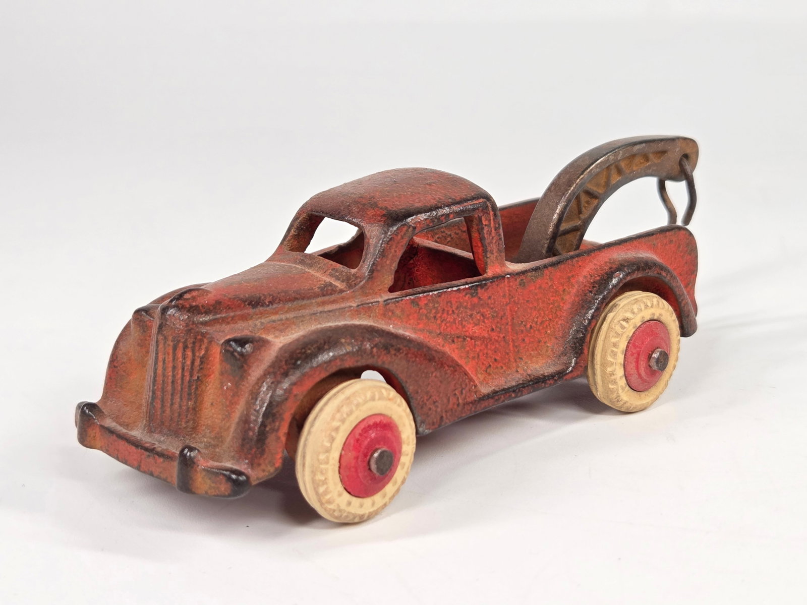 ARCADE CAST IRON WRECKER TOW TRUCK (1 of 5)