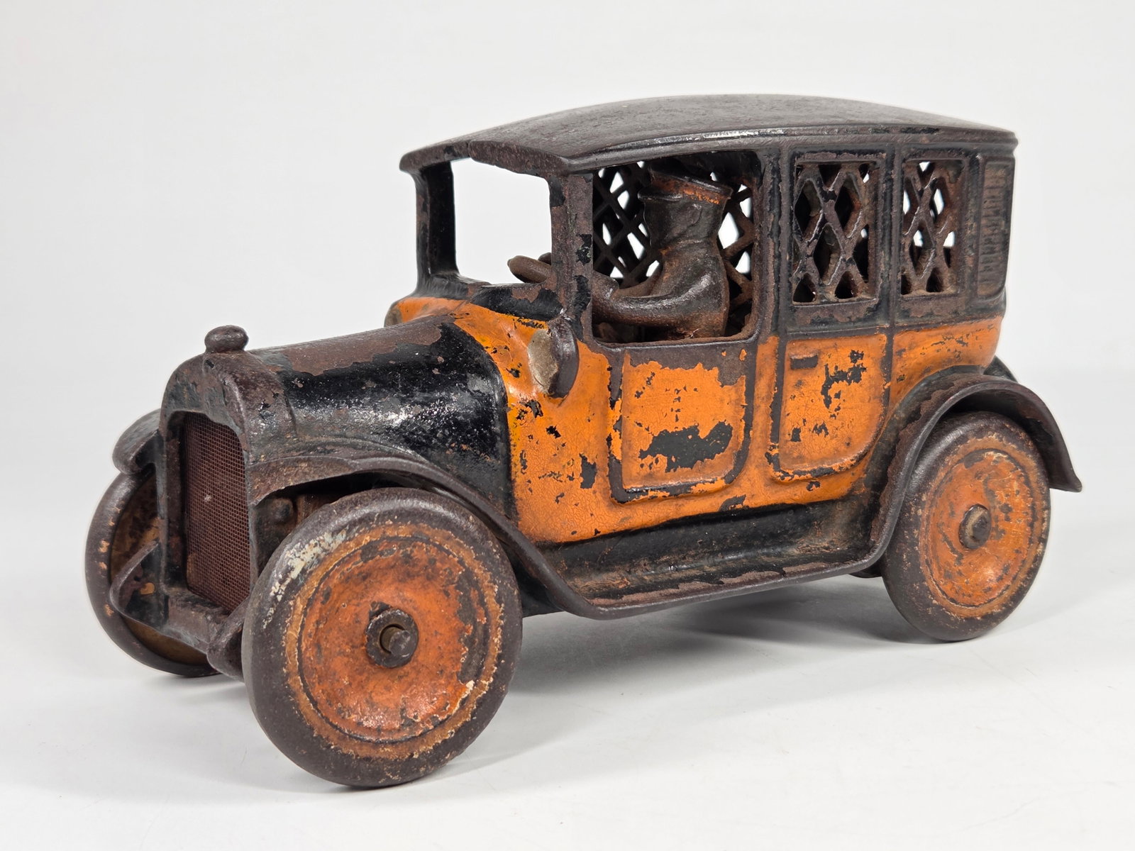 ARCADE CAST IRON YELLOW TAXI CAB (1 of 5)