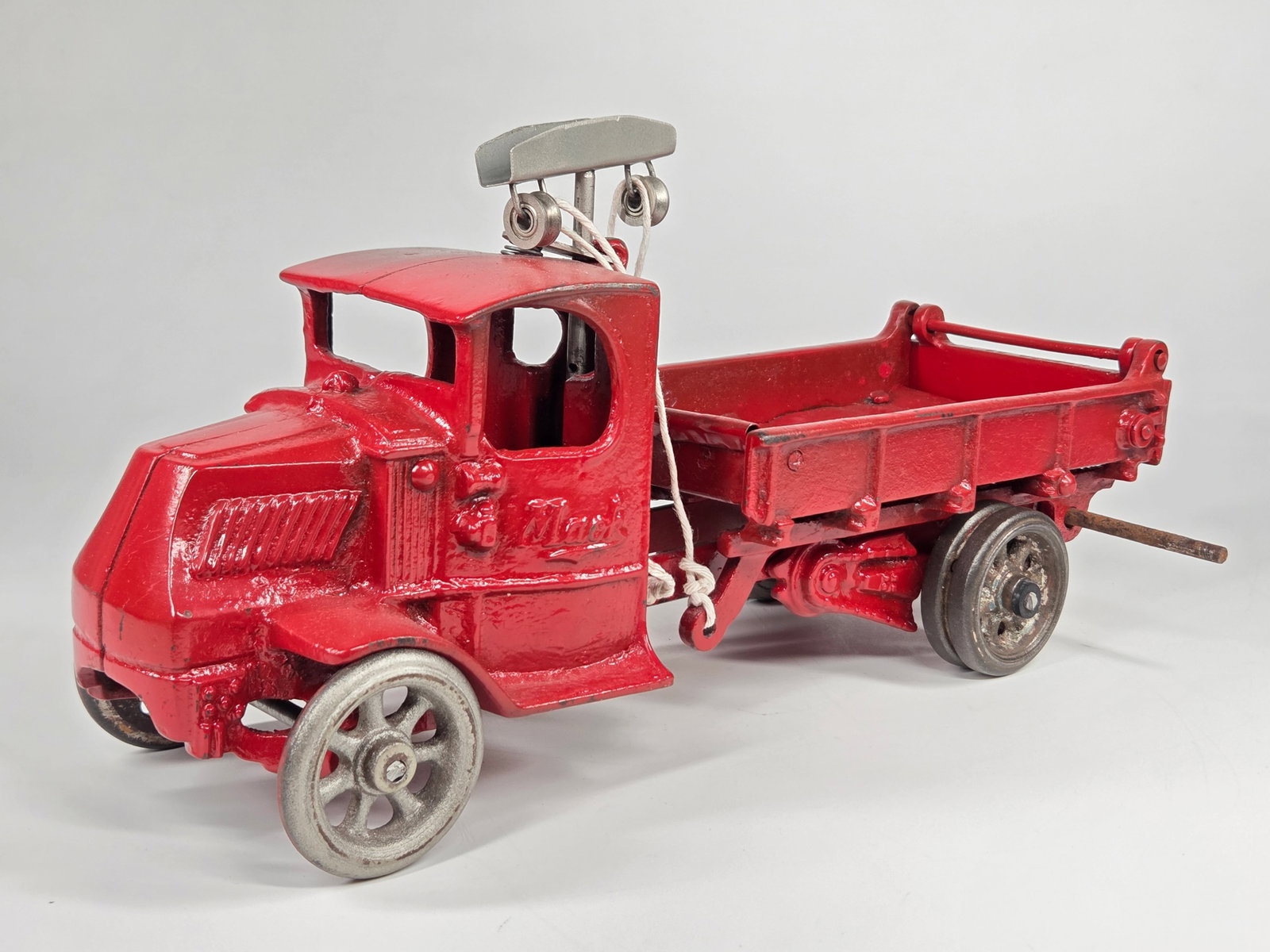 RESTORED ARCADE CAST IRON T-BAR DUMP TRUCK (1 of 5)