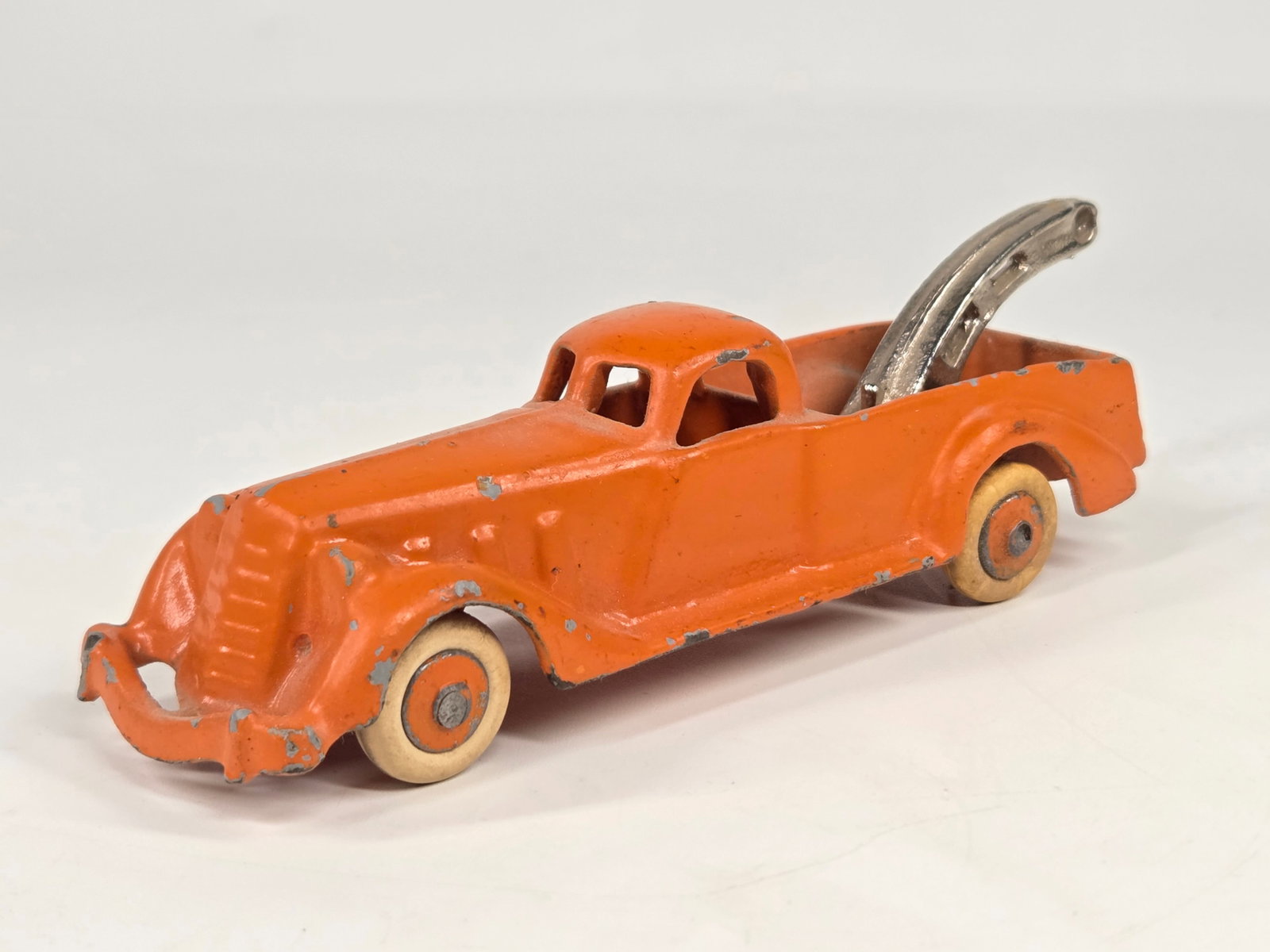 REPAINTED HUBLEY CAST IRON WRECKER TOW TRUCK (1 of 5)