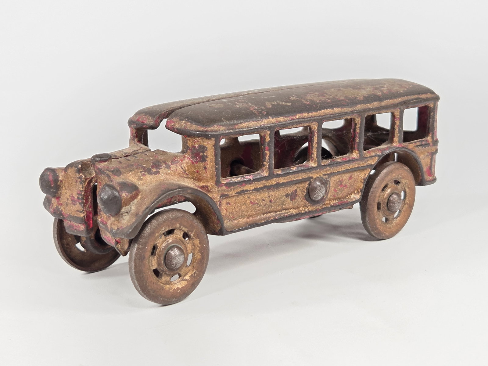 PAINTED KENTON CAST IRON COACH BUS: PAINTED AND STRIPPED. SHOWING WEAR.