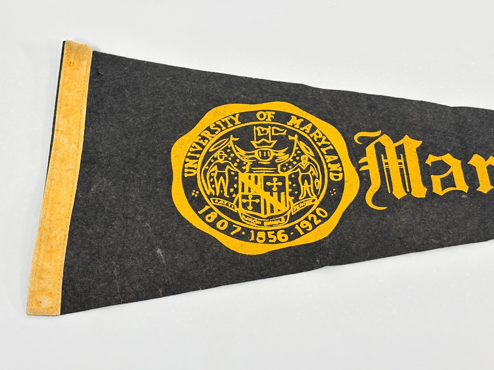 UNIVERSITY OF MARYLAND FELT PENNANT: REMAINS IN GOOD CONDITION WITH LIGHT GENERAL WEAR