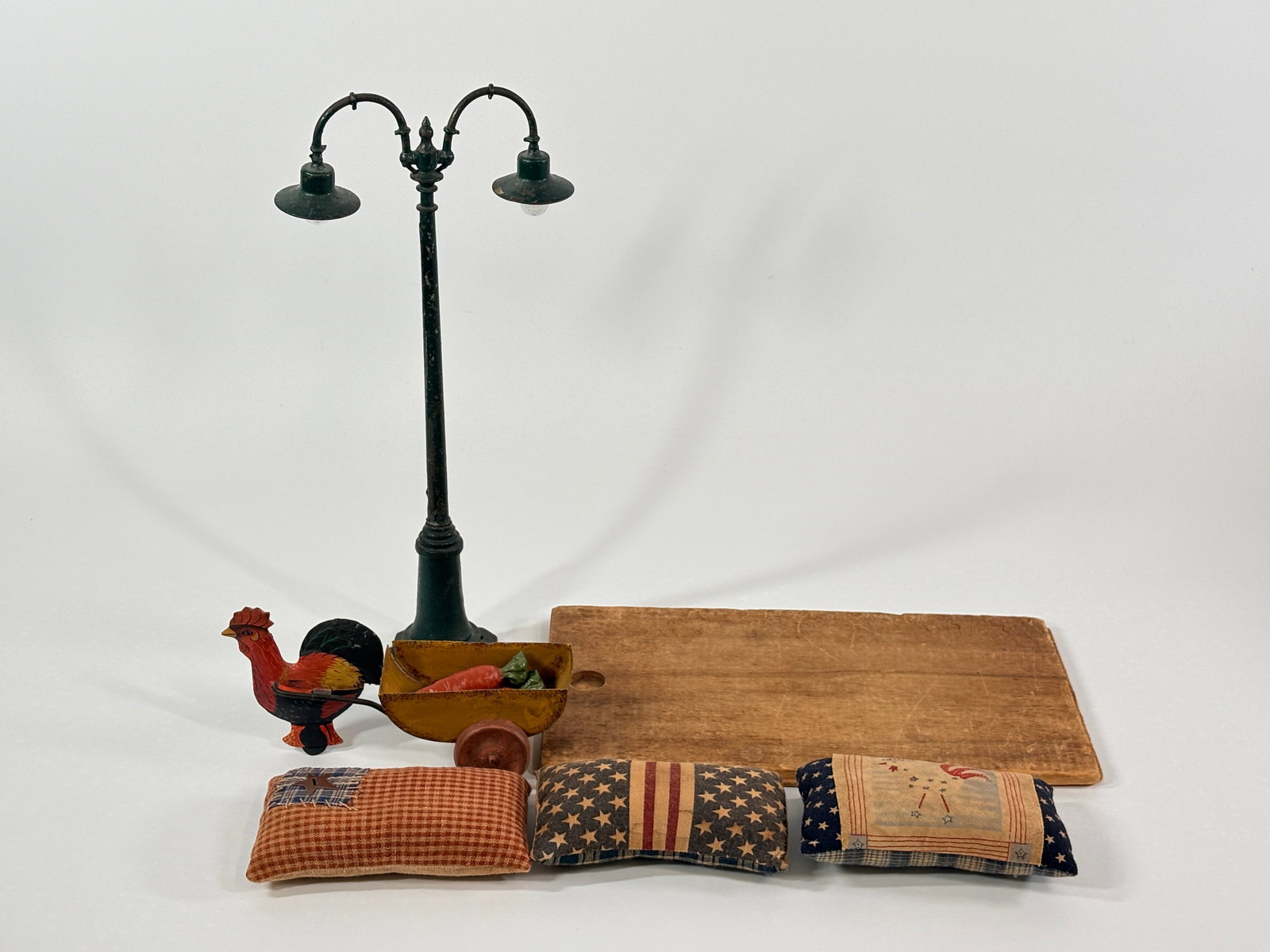 PRIMITIVE AMERICANA LOT - CUTTING BOARD, MINI PILLOWS, ROOSTER CART +: GOOD CONDITION PRIMITIVE LOT WITH SOME GENERAL WEAR - SOME MODERN