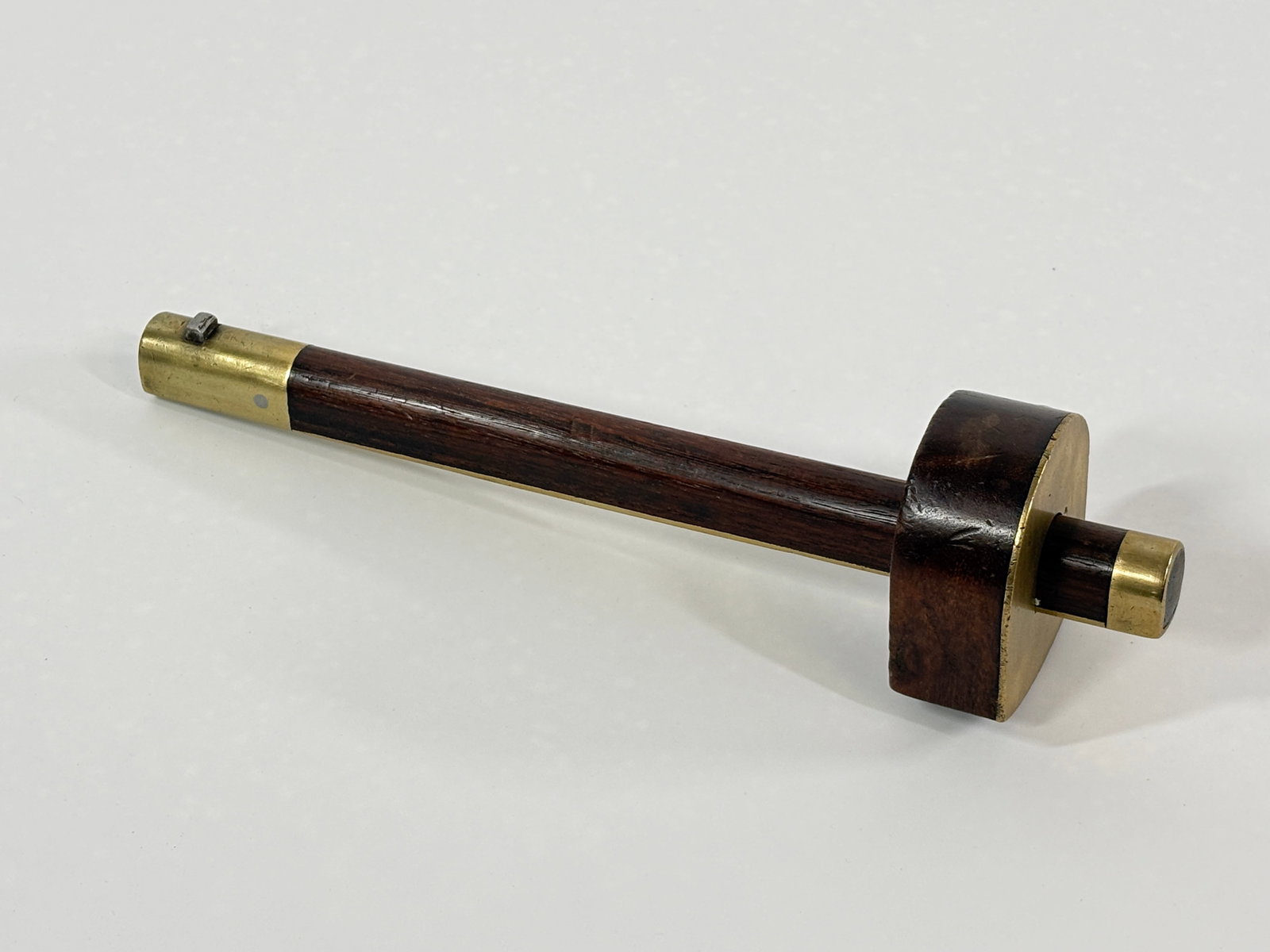 ANTIQUE CARPENTER'S ROSEWOOD & BRASS SLITTING GAUGE TOOL: REMAINS IN VERY GOOD CONDITION WITH MINIMAL WEAR